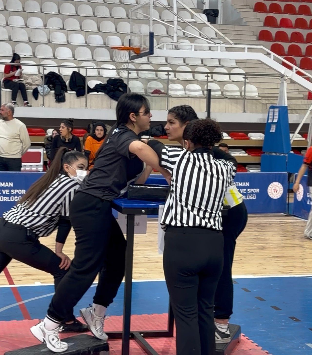 Elazığ’a bilek güreşinde 3 madalya
