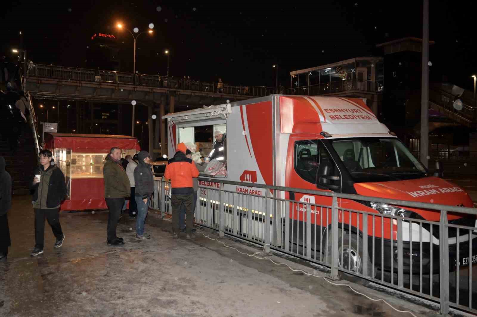 Esenyurt Belediyesi’nden vatandaşın içini ısıtan uygulama
Esenyurt Belediyesi’nden vatandaşın içini ısıtan uygulama