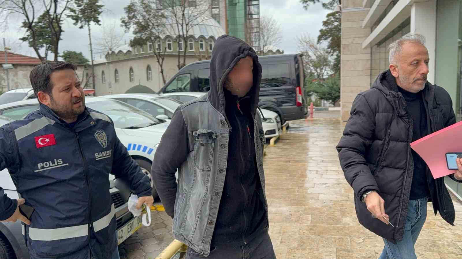 Eşini tehditten serbest kalıp eve giderek darp edince tutuklandı
Eşini tehditten serbest kalıp eve giderek darp edince tutuklandı