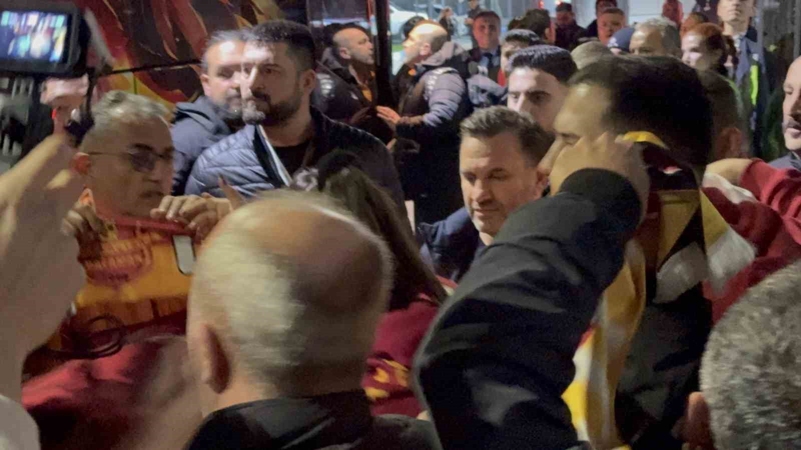 Galatasaray, Fethiye’de çiçeklerle karşılandı
Galatasaray, Fethiye’de çiçeklerle karşılandı