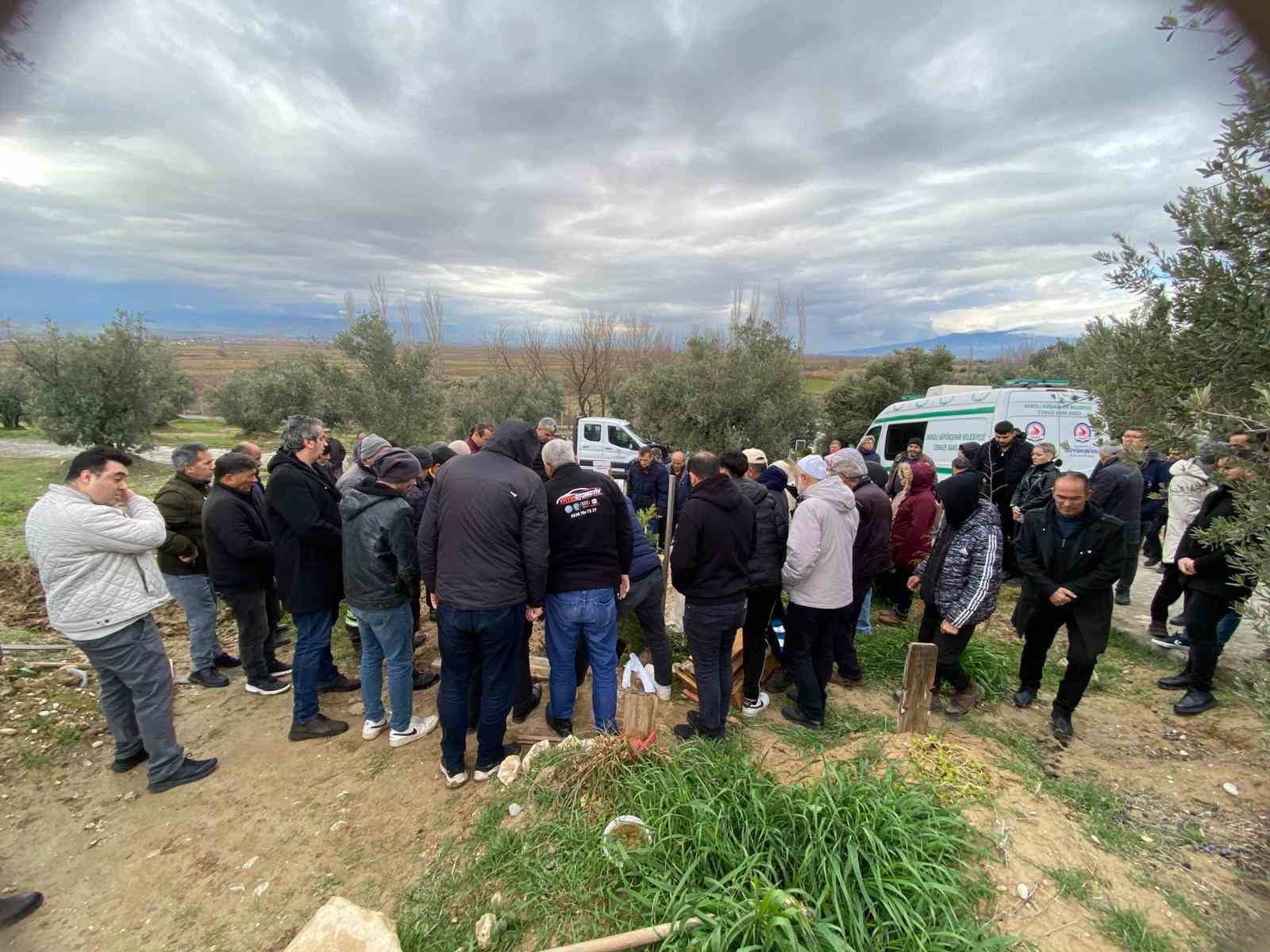 Gazeteci Karapınar 8 ay sonra bu kez baba acısı yaşadı
