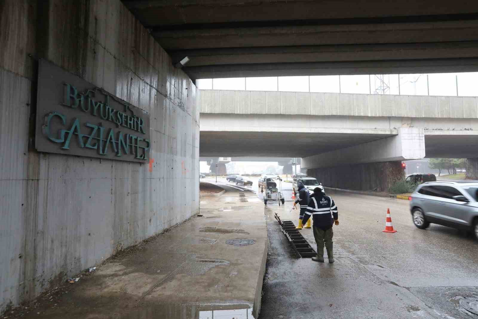 Gaziantep Büyükşehir, beklenen yoğun yağışa karşı önlem aldı
