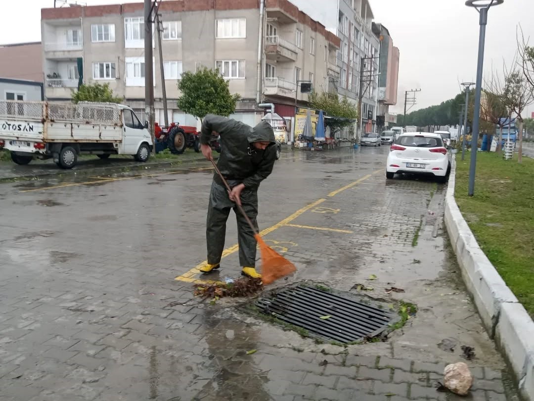 Germencik Belediye Başkanı Zencirci: "Her şartta görevimizin başındayız"
Germencik Belediye Başkanı Zencirci: "Her şartta görevimizin başındayız"