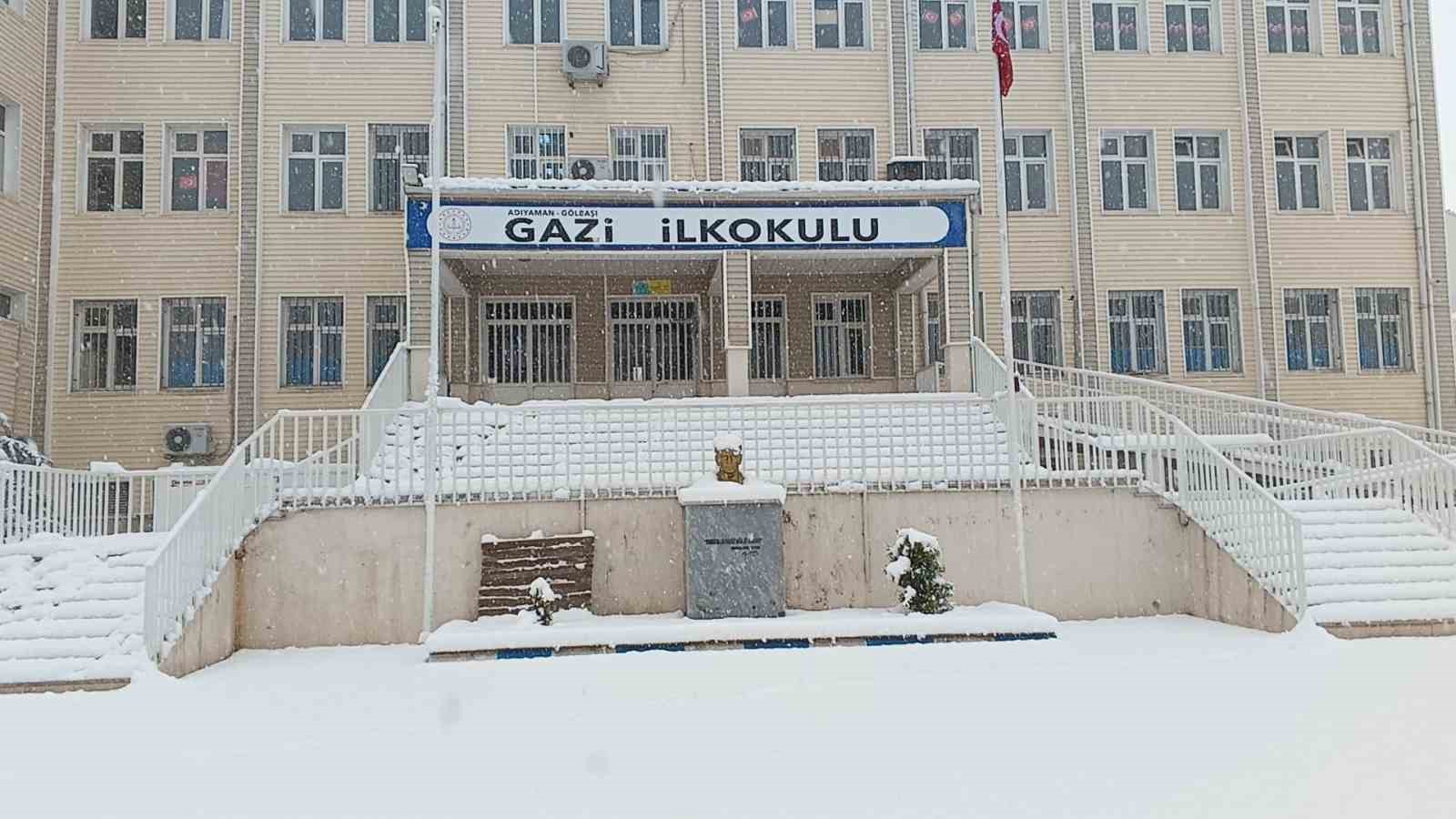 Gölbaşı’nda eğitime kar engeli
Gölbaşı’nda eğitime kar engeli