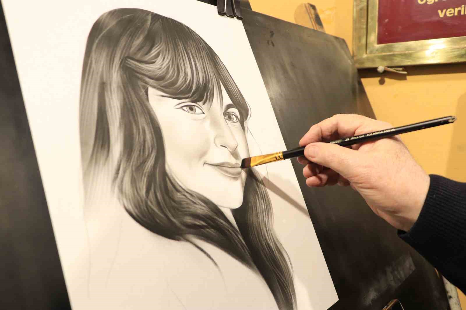 İflasla kapanan ticaret kapısı sanatla yeniden açıldı
