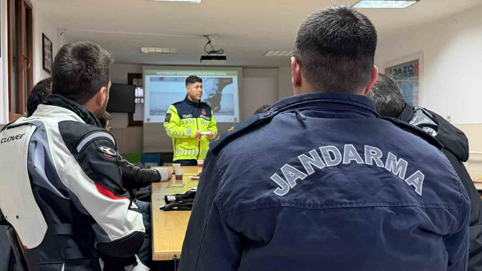 İlçede motosiklet sürücüsü artınca çareyi güvenli sürüş eğitimi vermekte buldular
