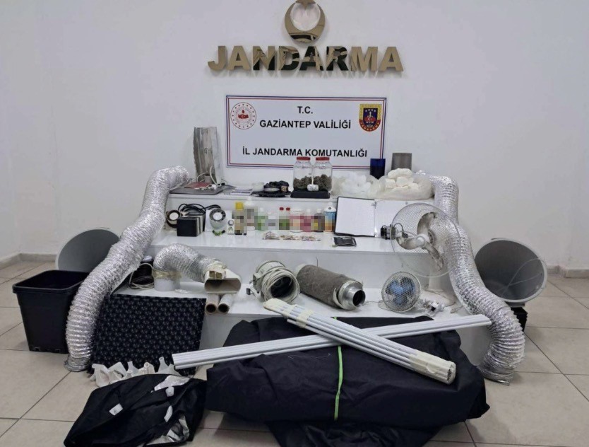 İstanbul’dan Gaziantep’e uyuşturucu sevkiyatına jandarma darbesi: 3 şahıs tutuklandı
