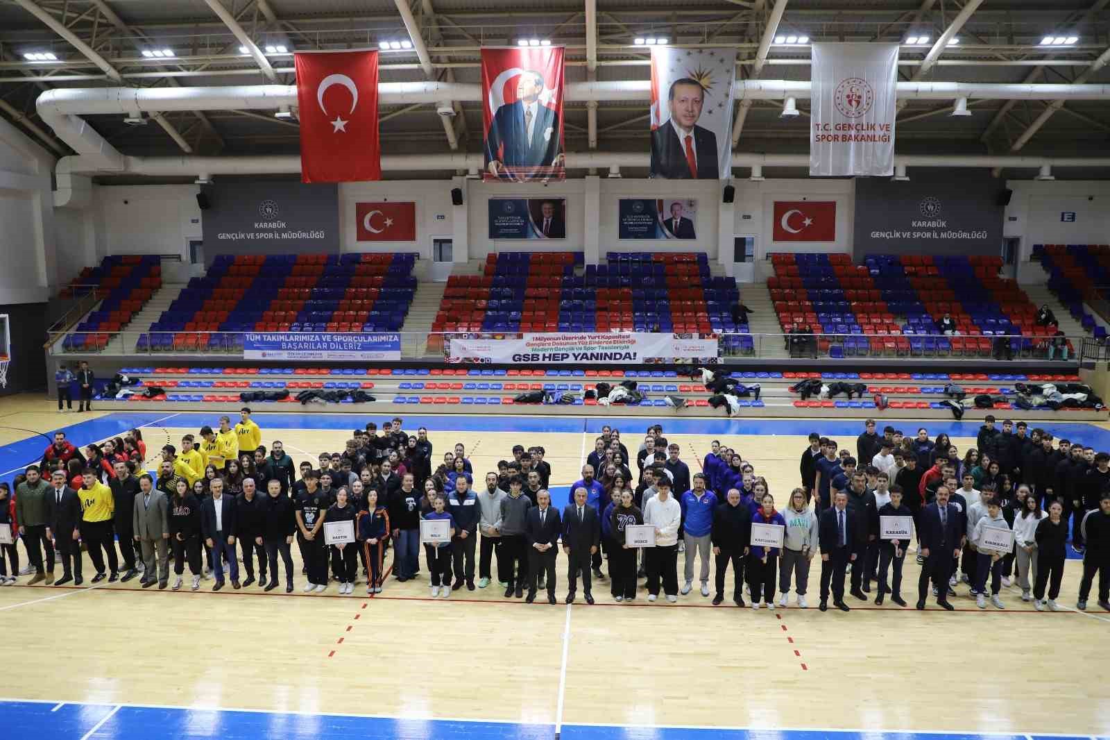 Karabük’te Okul Sporları Gençler Basketbol Grup Müsabakaları başladı
