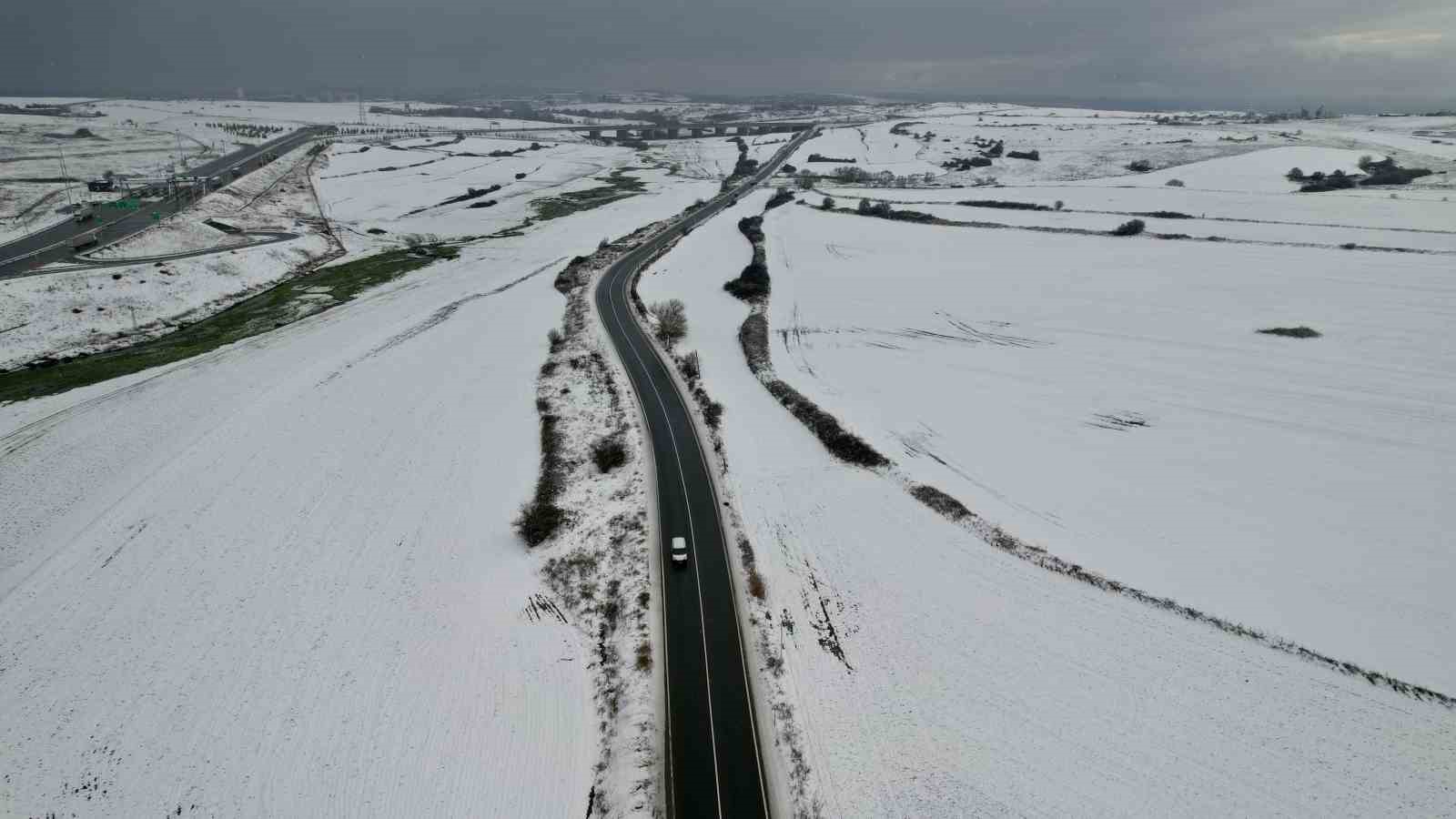 Karadeniz yaylaları değil, İstanbul: Arnavutköy’de kartpostallık kış manzarası
