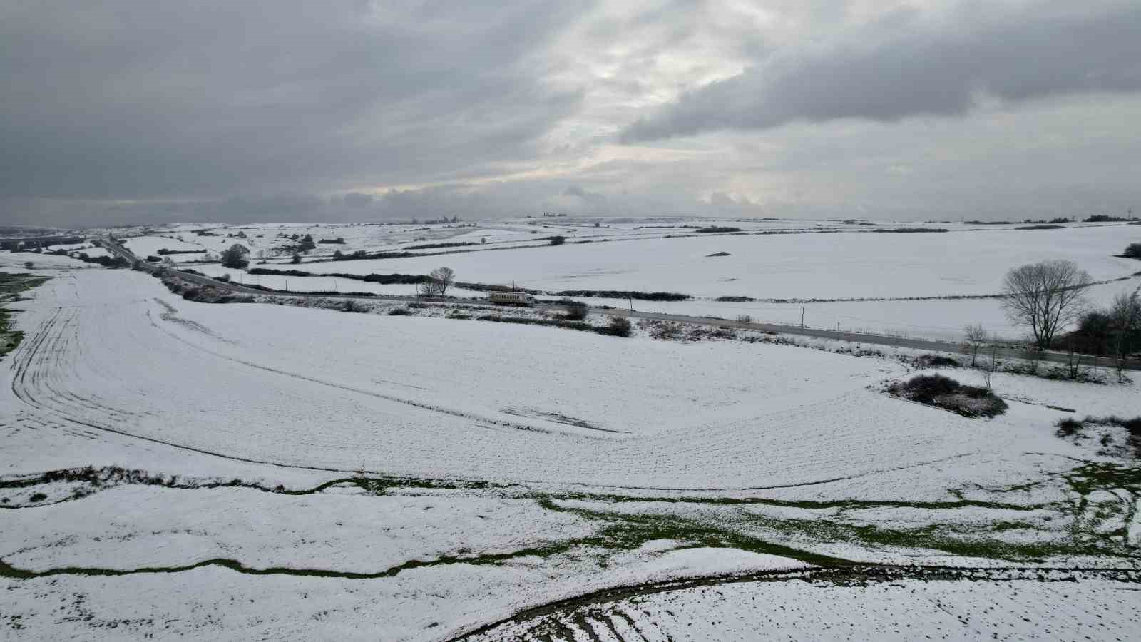 Karadeniz yaylaları değil, İstanbul: Arnavutköy’de kartpostallık kış manzarası

