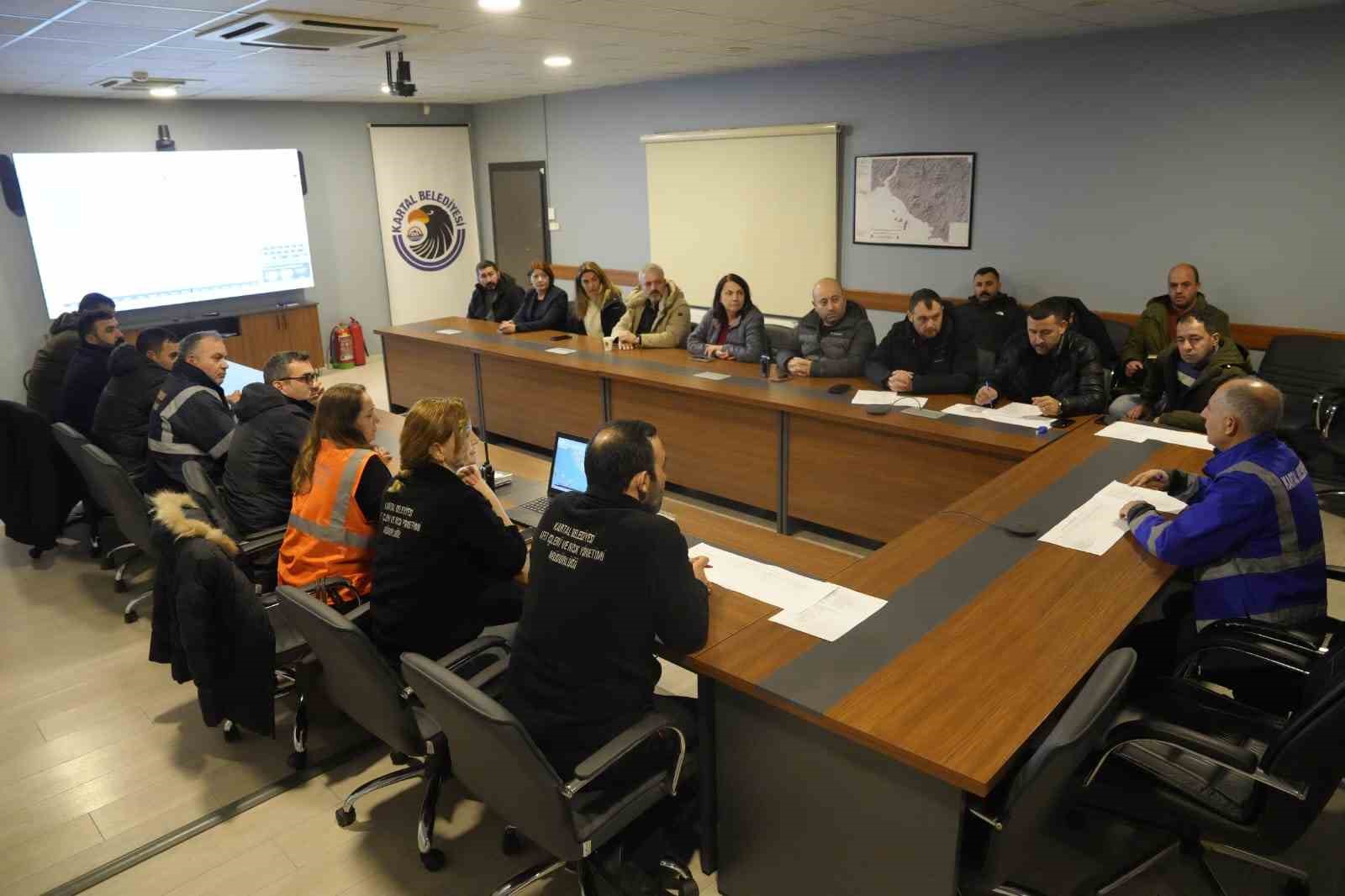 Kartal’da kar yağışına karşı tedbir alındı
