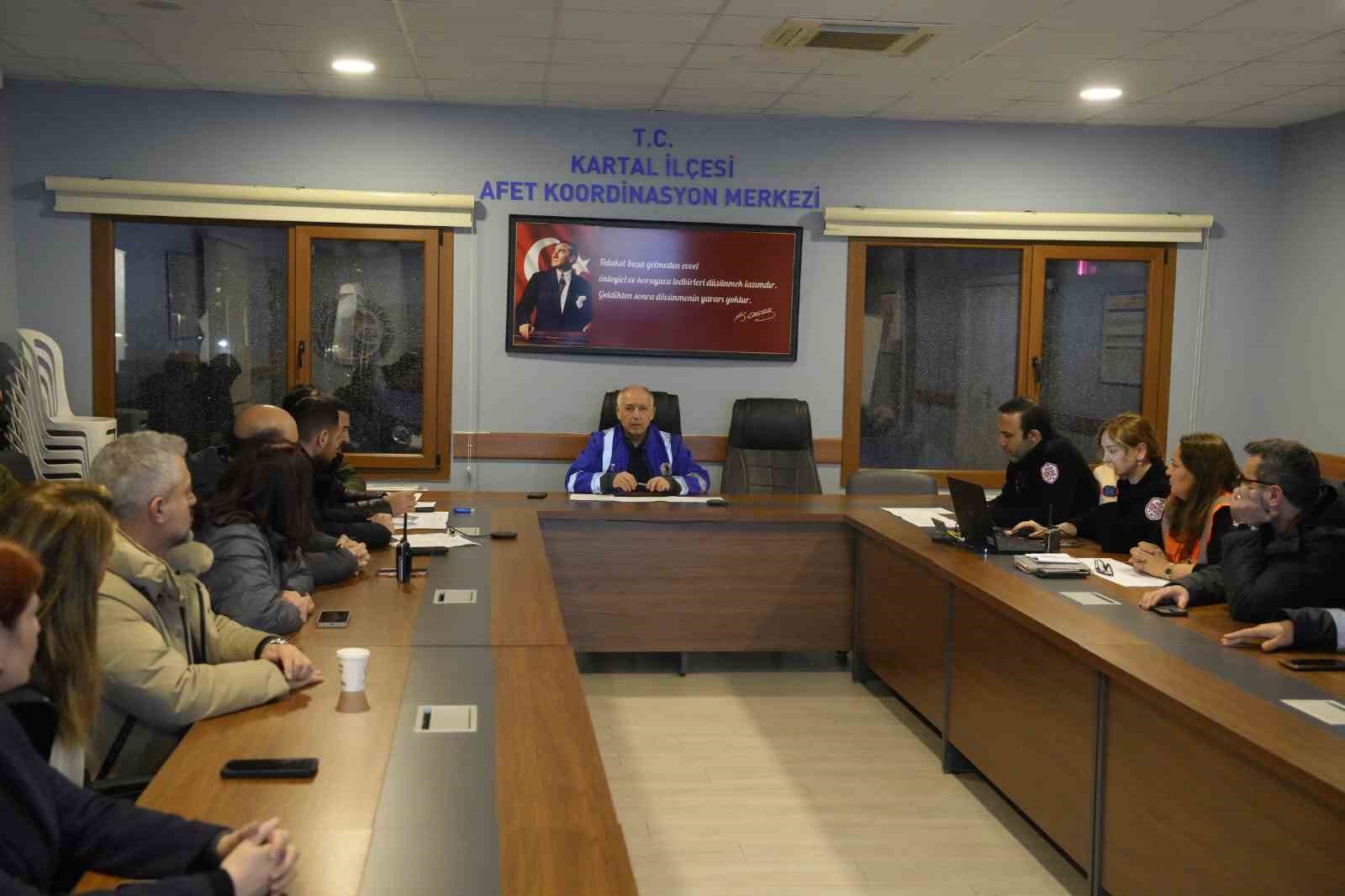 Kartal’da kar yağışına karşı tedbir alındı
