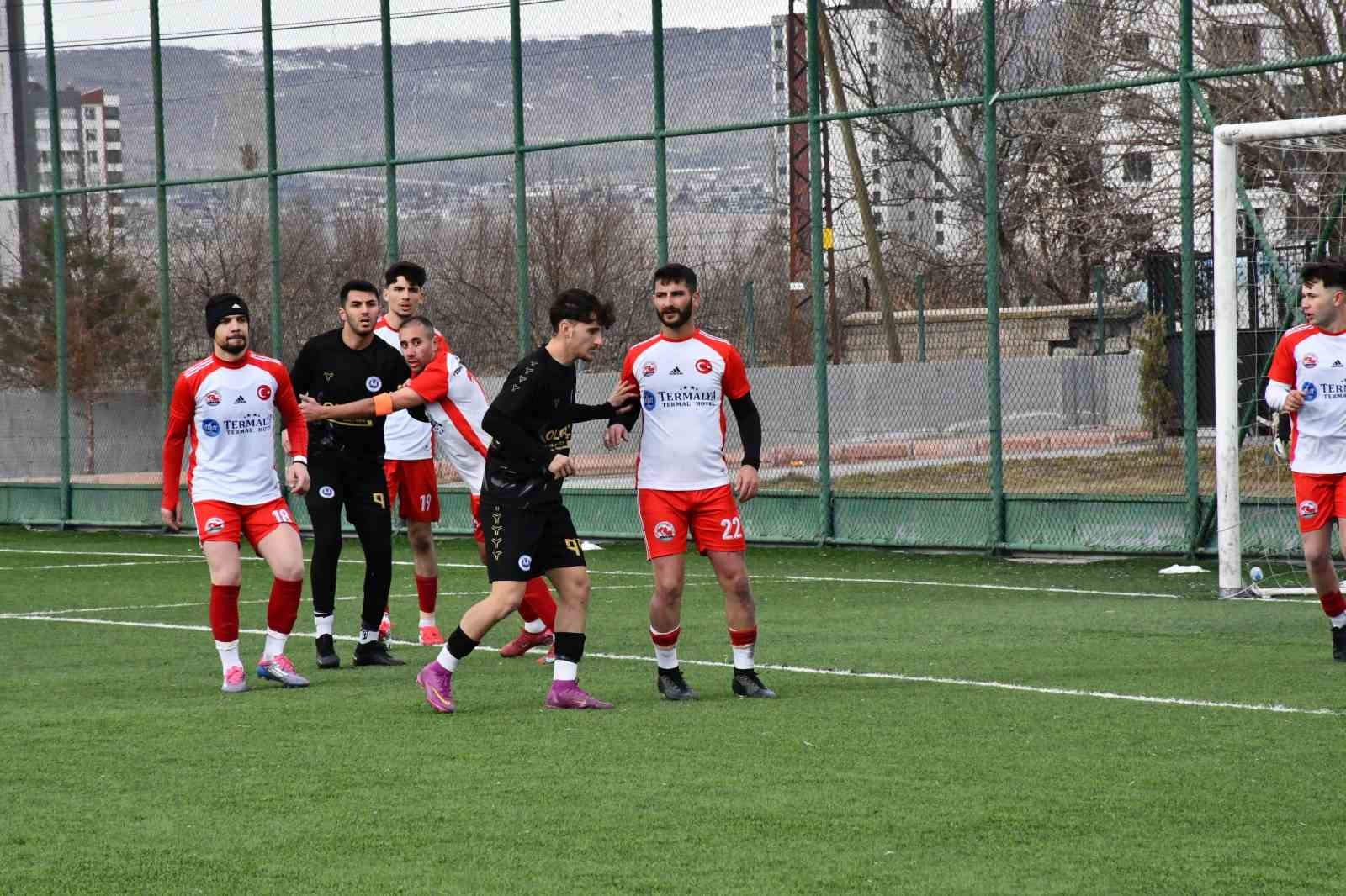 Kayseri Ülküspor lideri devirdi
Kayseri Ülküspor lideri devirdi