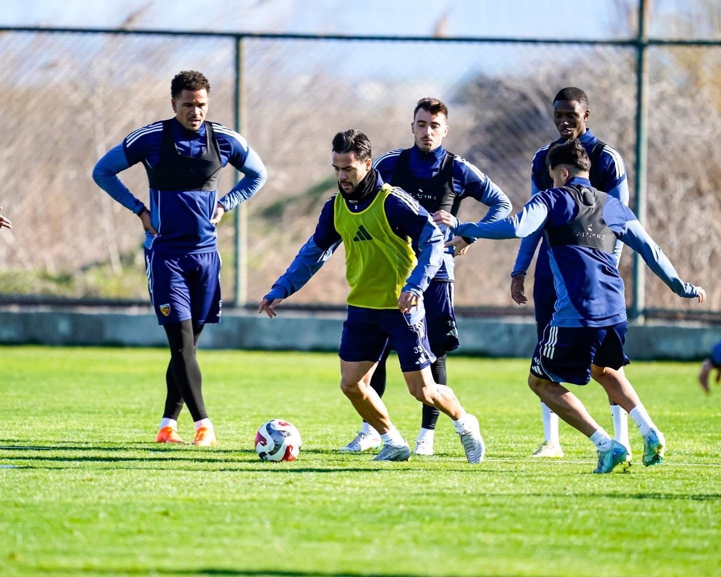 Kayserispor 19 Ocak’ta başlıyor
Kayserispor 19 Ocak’ta başlıyor