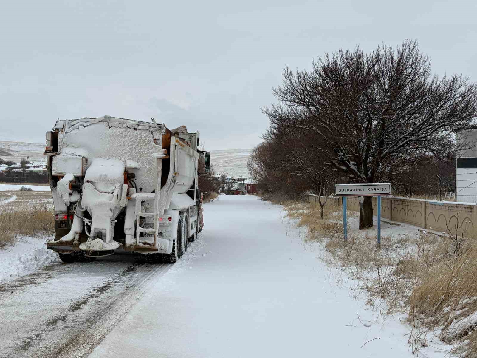 Kırşehir’de kapanan yollar açıldı
Kırşehir’de kapanan yollar açıldı