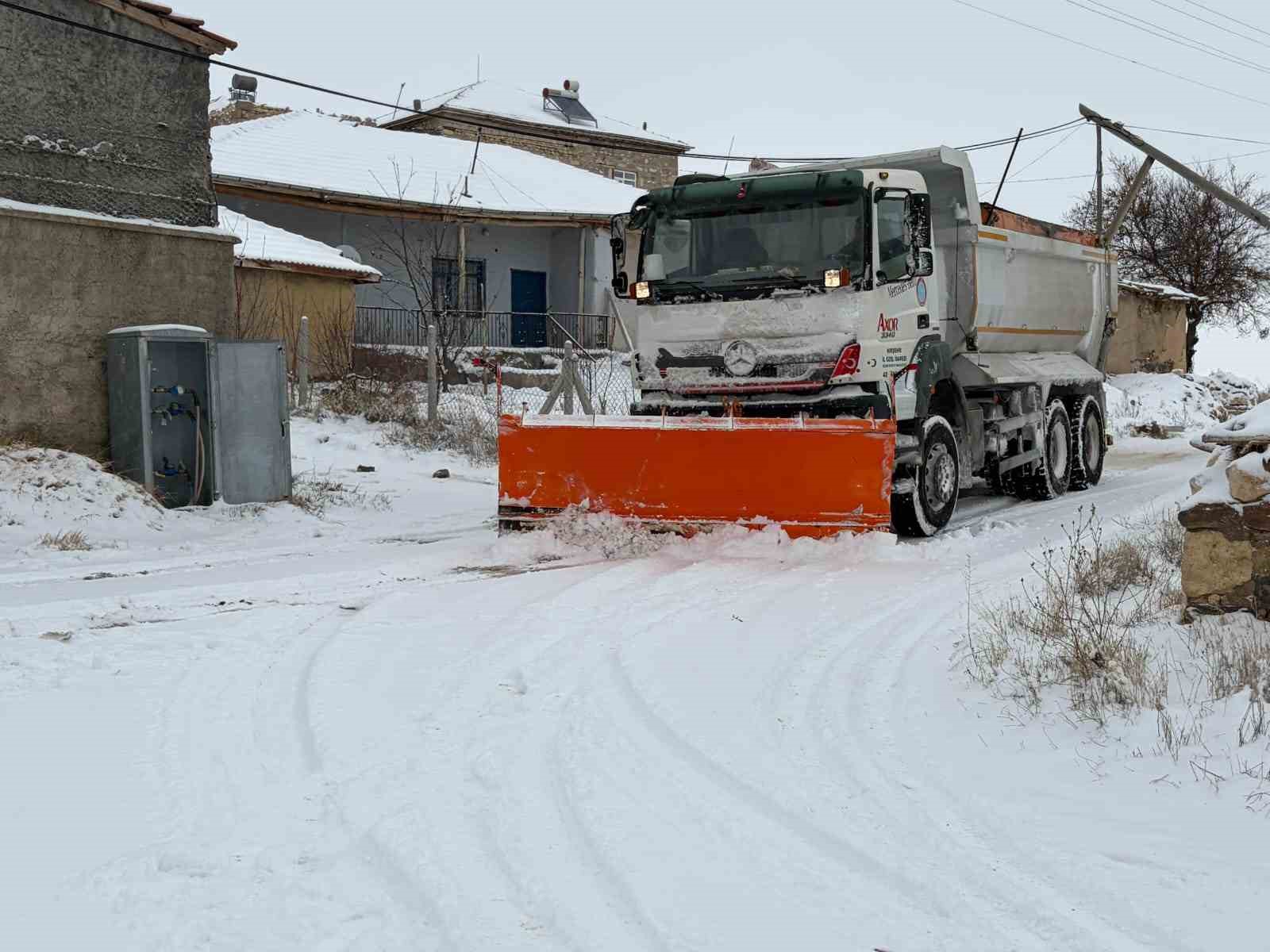Kırşehir’de kapanan yollar açıldı
Kırşehir’de kapanan yollar açıldı