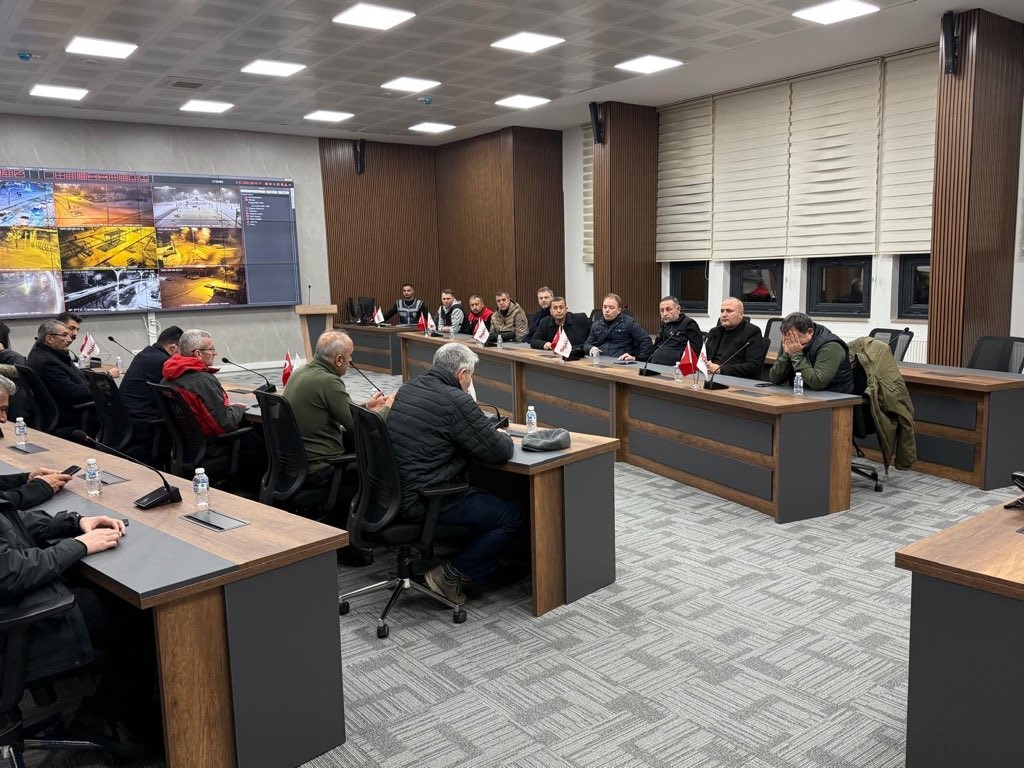 Kırşehir’de kar yağışı ile birlikte dört köyde elektrik kesintisi
Kırşehir’de kar yağışı ile birlikte dört köyde elektrik kesintisi