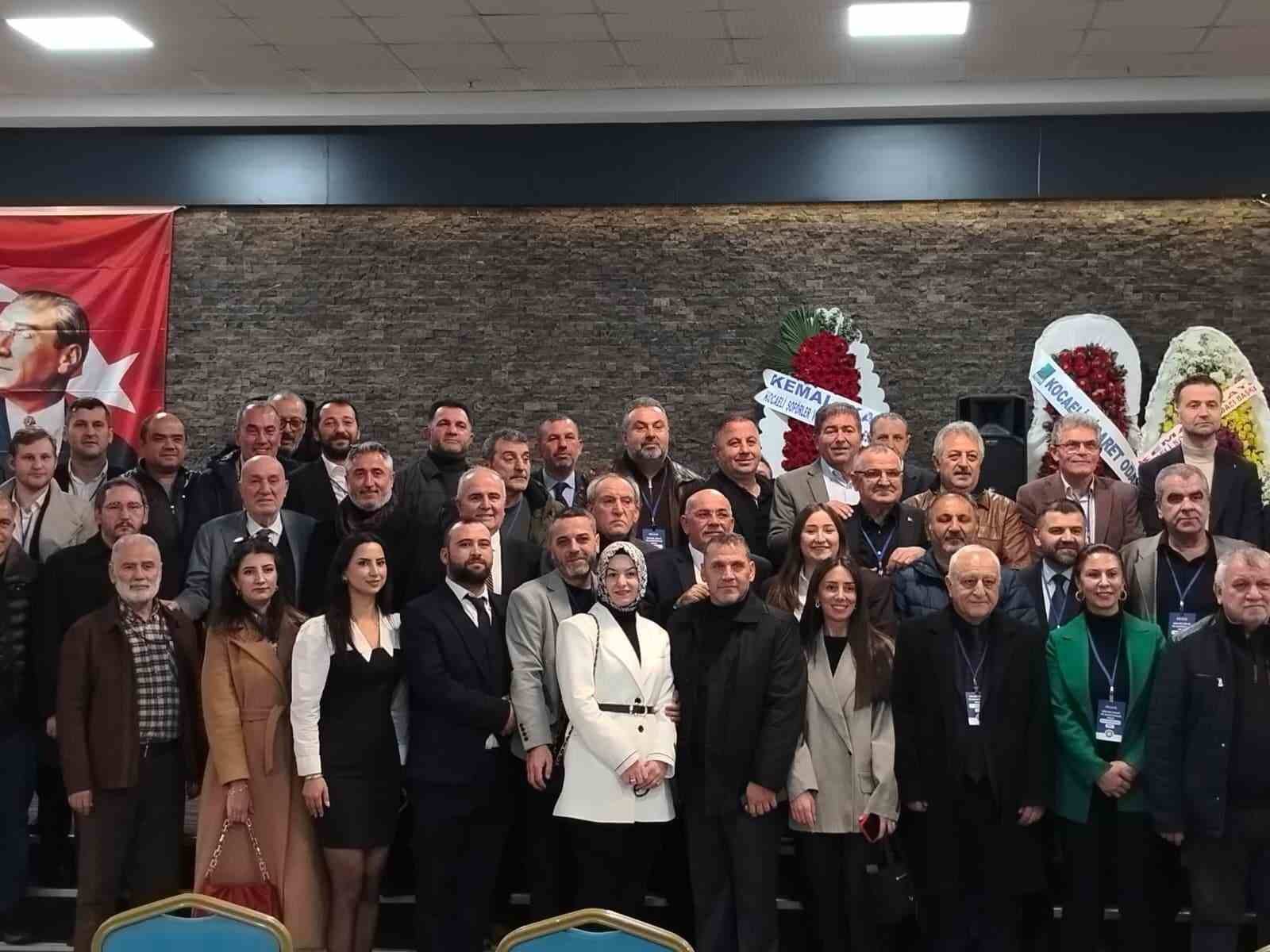 Kocaeli Esnaf ve Sanatkarlar Odası’nda Kadir Durmuş güven tazeledi
