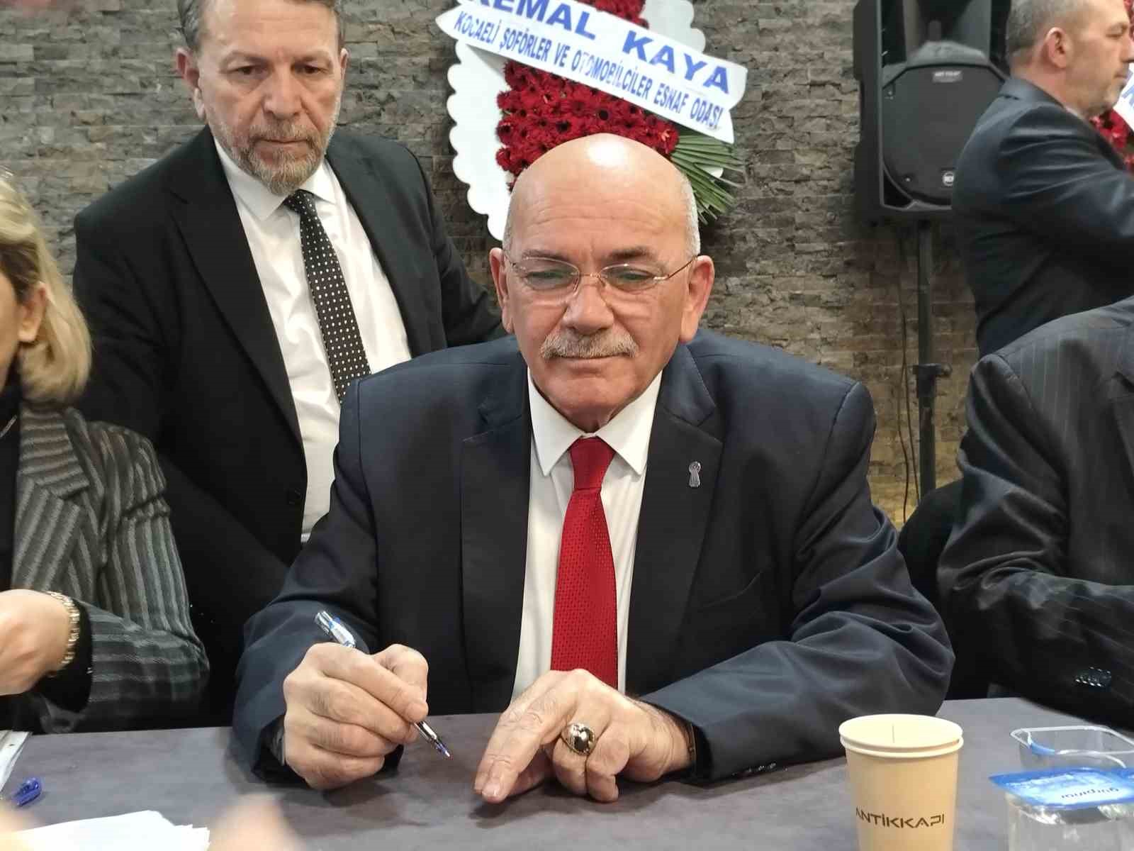 Kocaeli Esnaf ve Sanatkarlar Odası’nda Kadir Durmuş güven tazeledi
