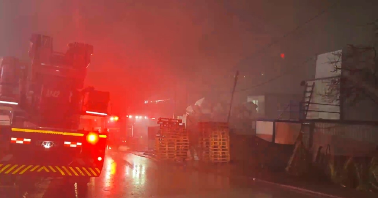 Kocaeli’de palet deposunda yangın
Kocaeli’de palet deposunda yangın