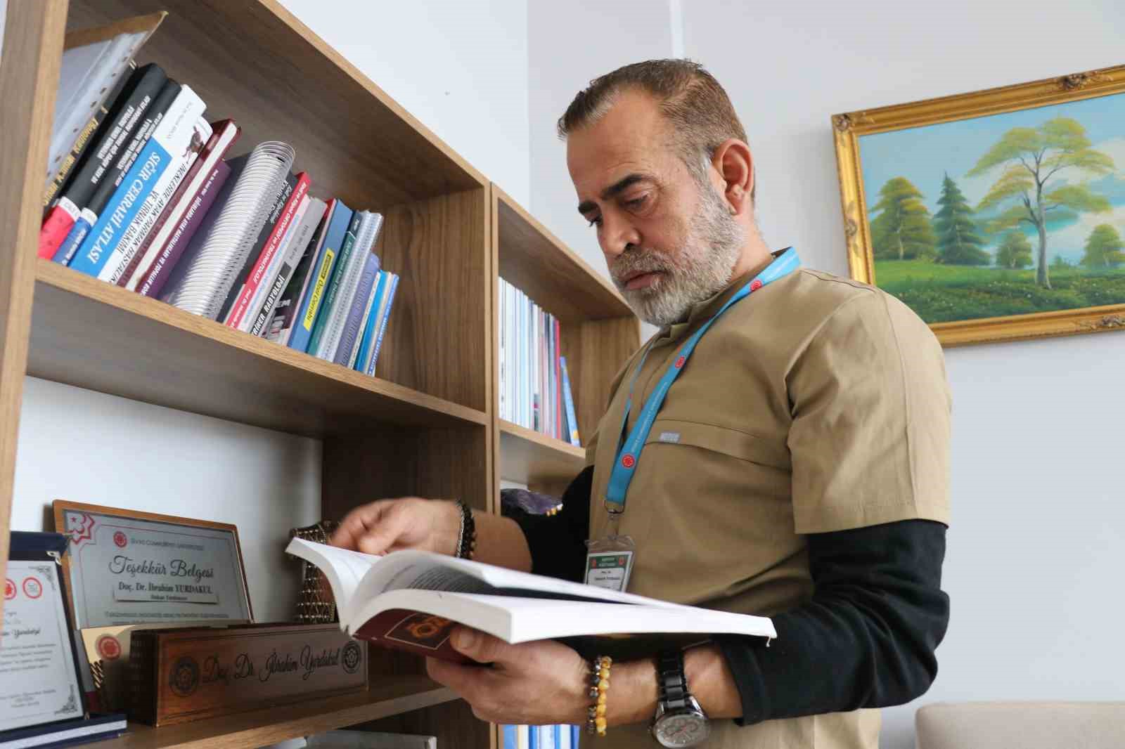 Kontrolsüz bırakılan gıdalar kurtların dengesini bozdu, kurtlar yerleşim yerlerine inmeye başladı
Kontrolsüz bırakılan gıdalar kurtların dengesini bozdu, kurtlar yerleşim yerlerine inmeye başladı