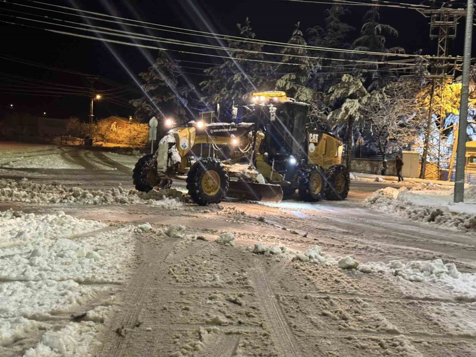 Konya’nın kayak merkezi beyaza boyandı
