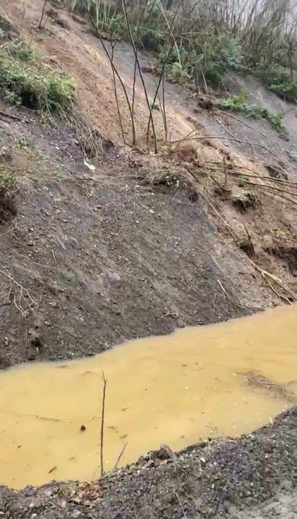 Köy yolunda tekrar heyelan meydana geldi
