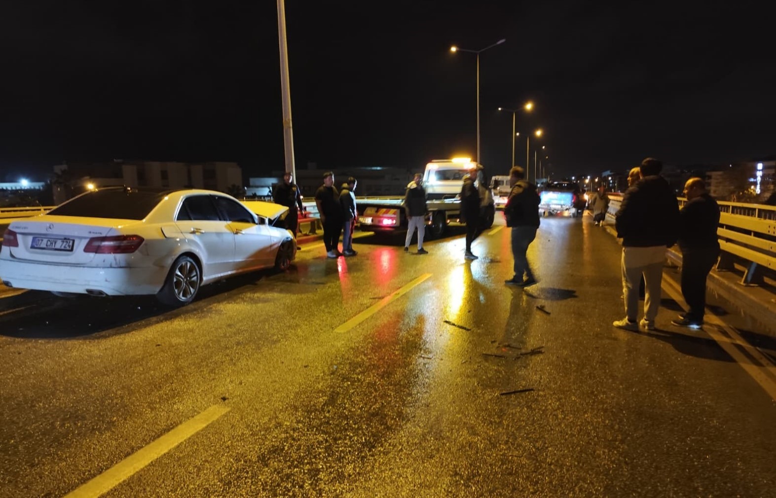 Manavgat’ta üç araçlı zincirleme kaza: 3 yaralı
Manavgat’ta üç araçlı zincirleme kaza: 3 yaralı