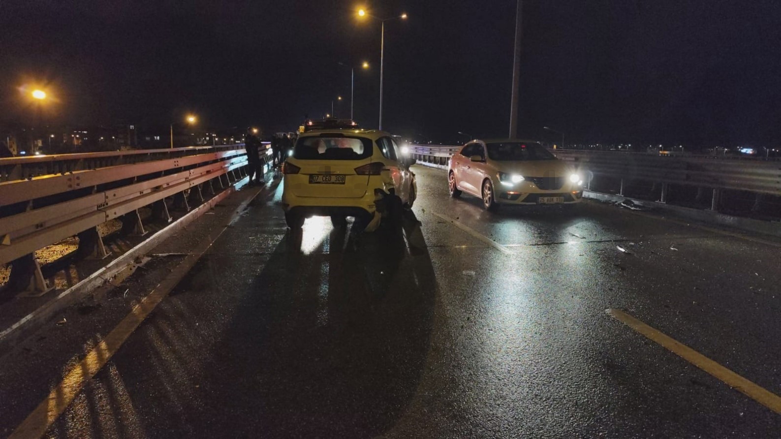 Manavgat’ta üç araçlı zincirleme kaza: 3 yaralı
Manavgat’ta üç araçlı zincirleme kaza: 3 yaralı