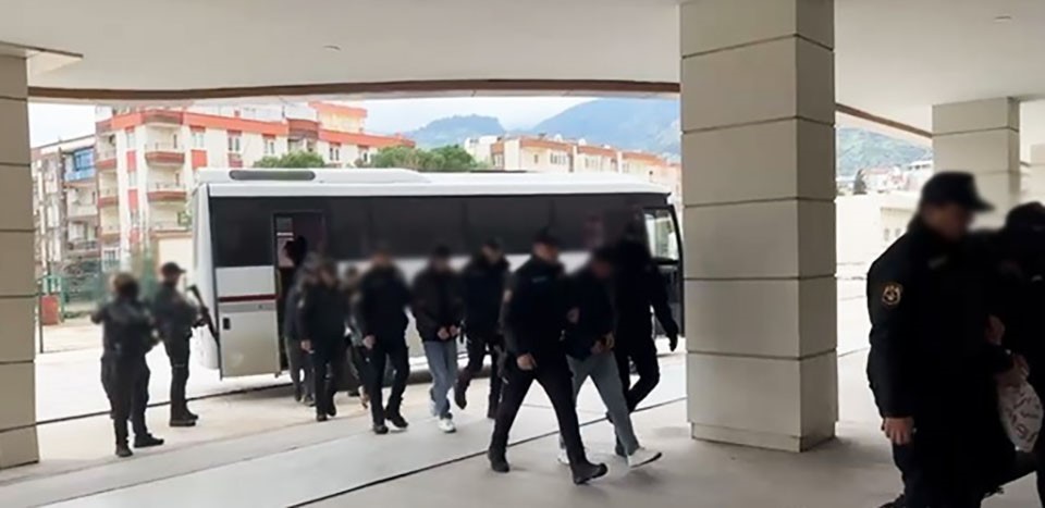 Manisa merkezli 5 ilde DEAŞ operasyonu: 4 tutuklama
Manisa merkezli 5 ilde DEAŞ operasyonu: 4 tutuklama