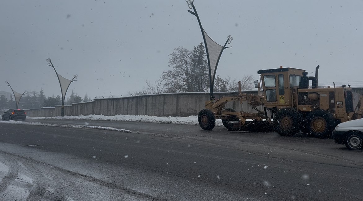 Meteoroloji uyarmıştı: Bingöl’de kar etkisini sürdürüyor
Meteoroloji uyarmıştı: Bingöl’de kar etkisini sürdürüyor