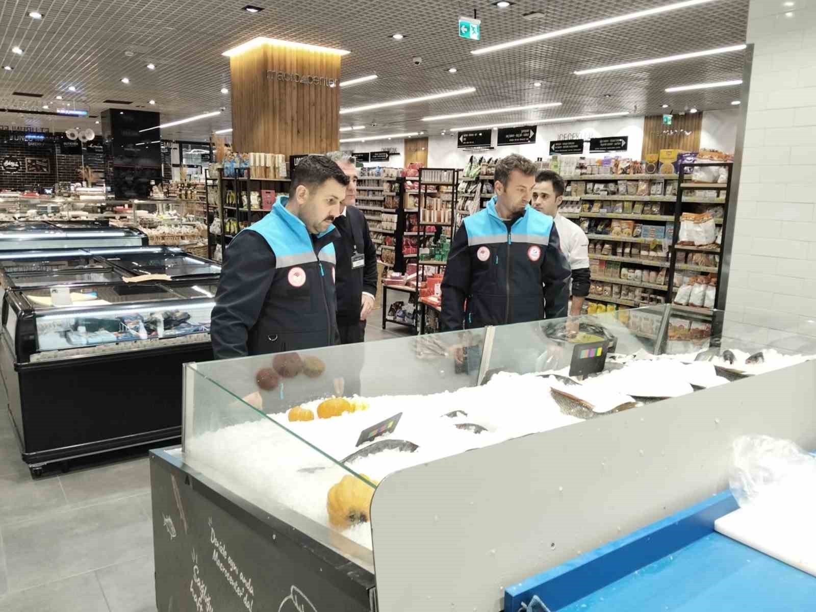 Muğla’da 6 işletmeye 379 bin TL ceza
Muğla’da 6 işletmeye 379 bin TL ceza