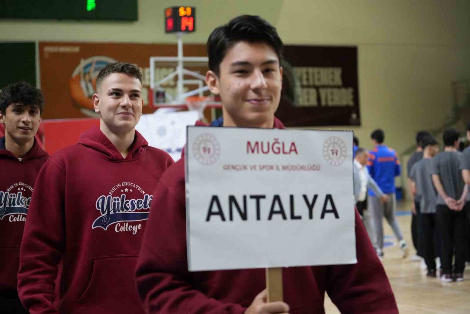 Muğla’da gençler sahaya indi
Muğla’da gençler sahaya indi