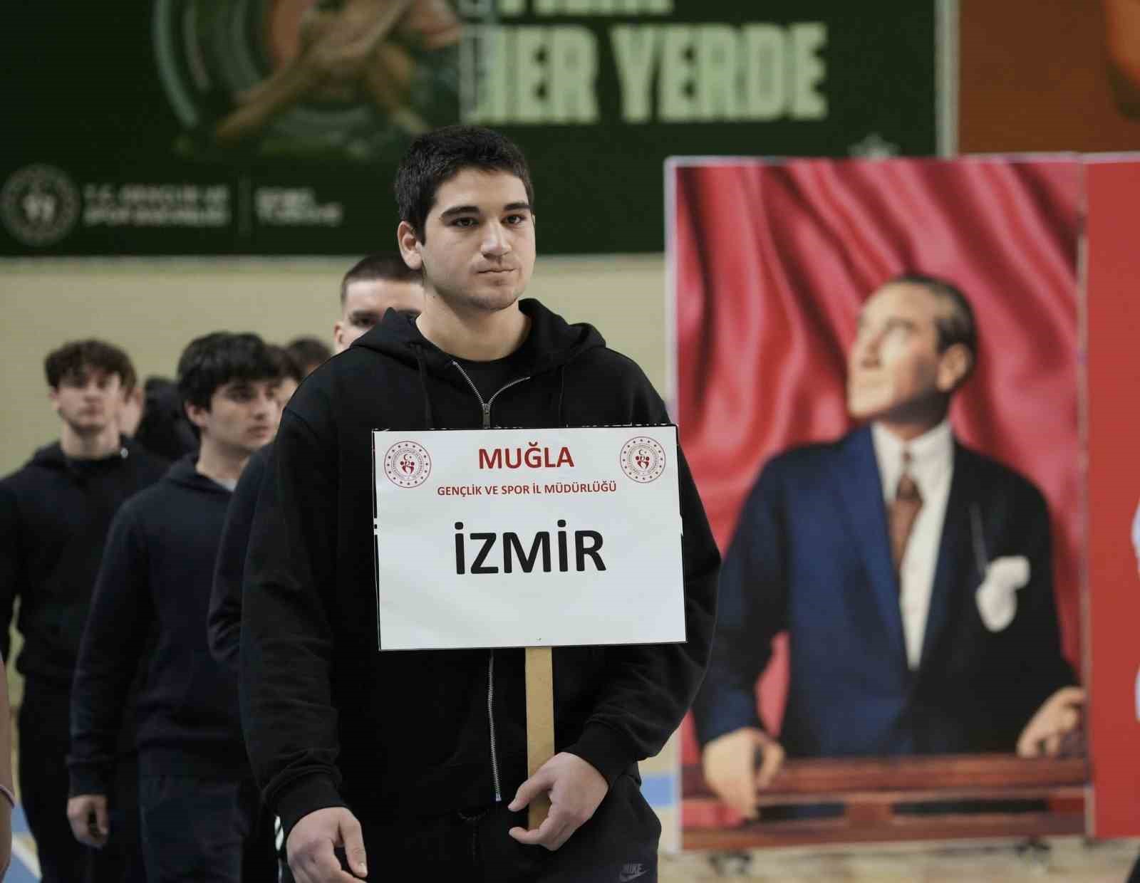 Muğla’da gençler sahaya indi
Muğla’da gençler sahaya indi