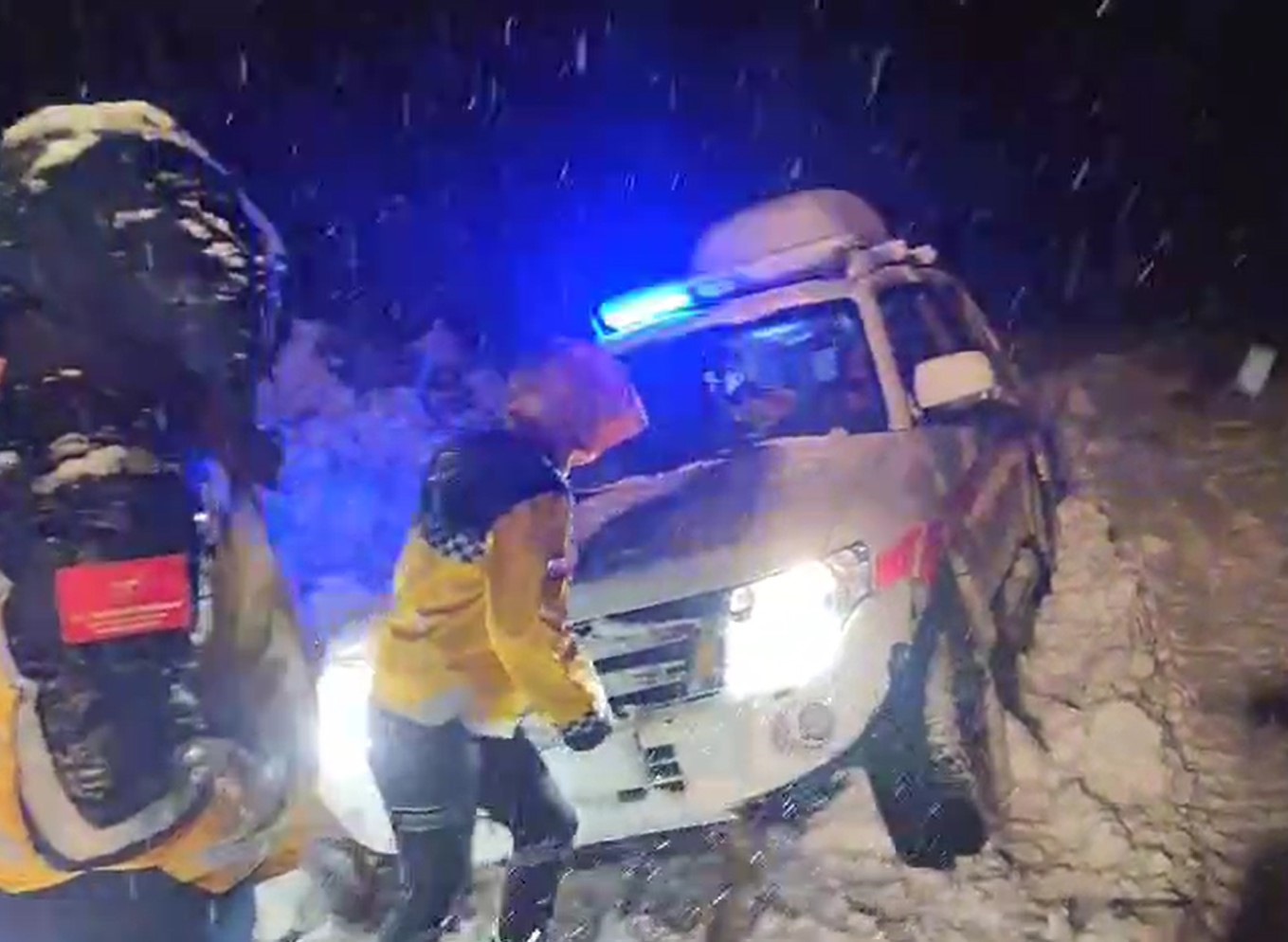 Muş’ta hasta çocuğa ulaşmak için ekipler seferber oldu
Muş’ta hasta çocuğa ulaşmak için ekipler seferber oldu