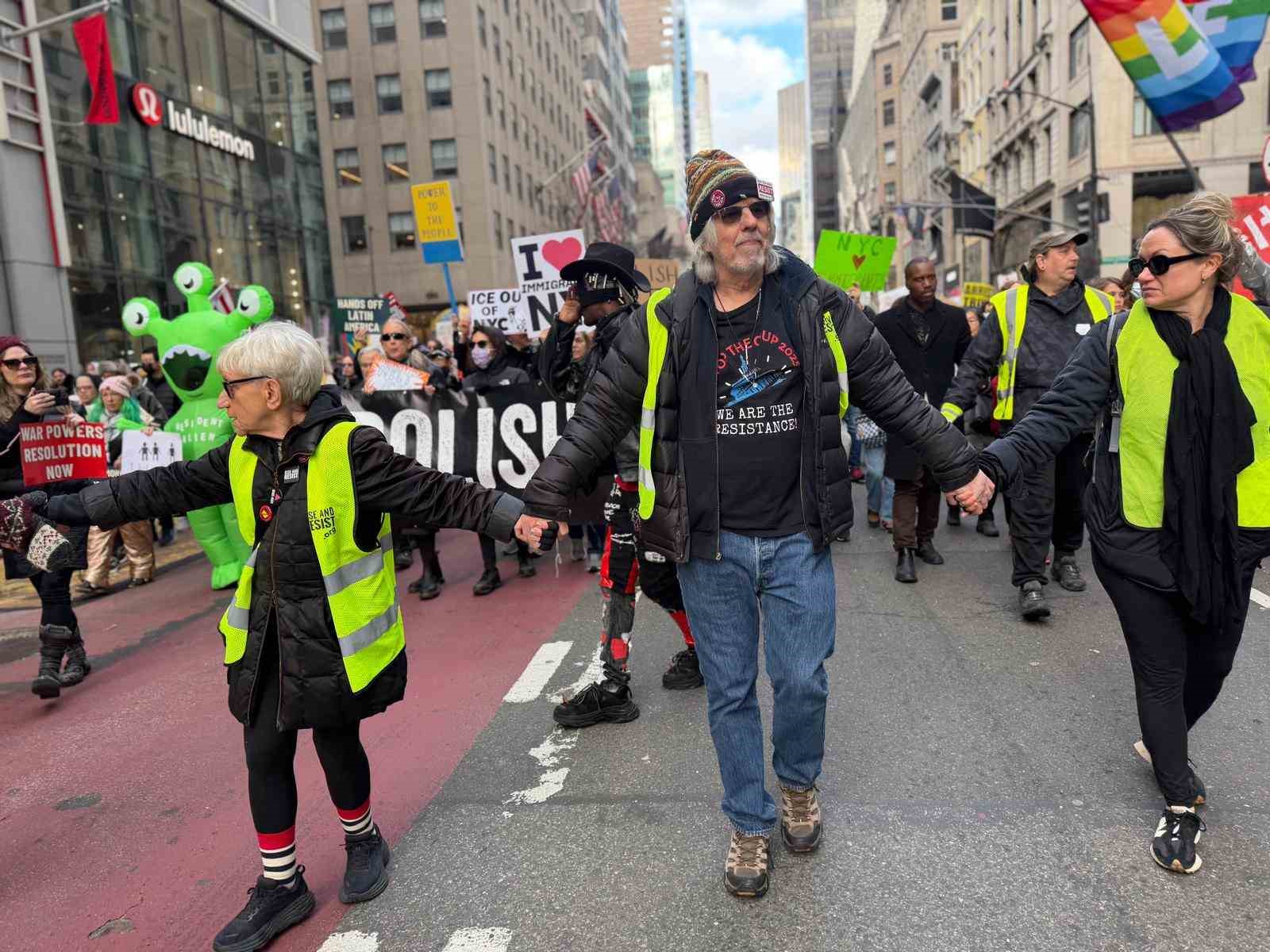 New York’ta binlerce kişiden ICE’a tepki yürüyüşü
