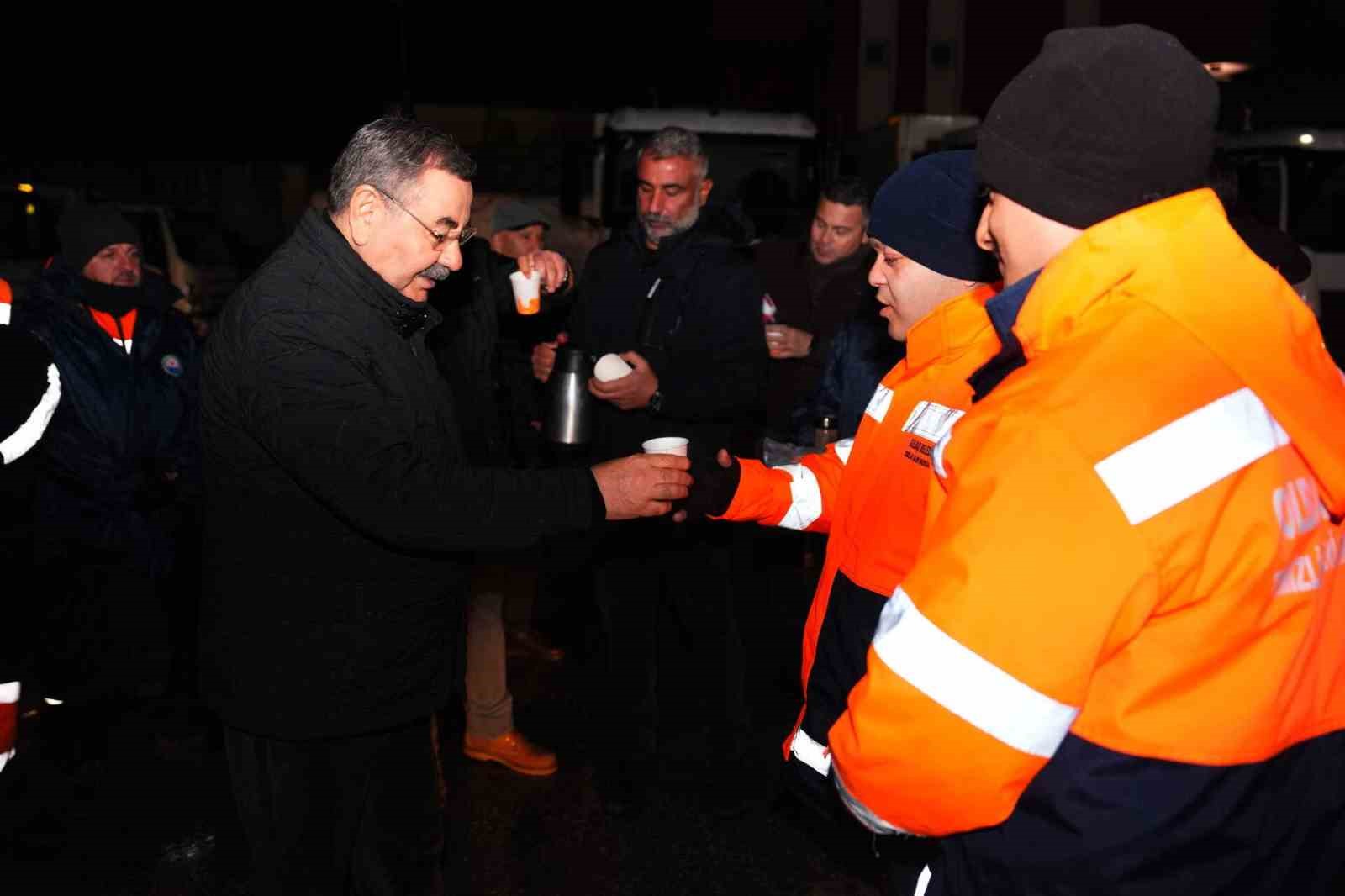 Odabaşı’dan karla mücadele ekiplerine ziyaret
Odabaşı’dan karla mücadele ekiplerine ziyaret