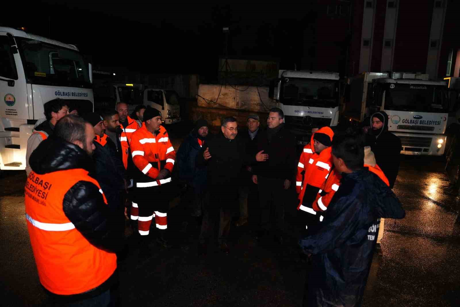 Odabaşı’dan karla mücadele ekiplerine ziyaret
Odabaşı’dan karla mücadele ekiplerine ziyaret