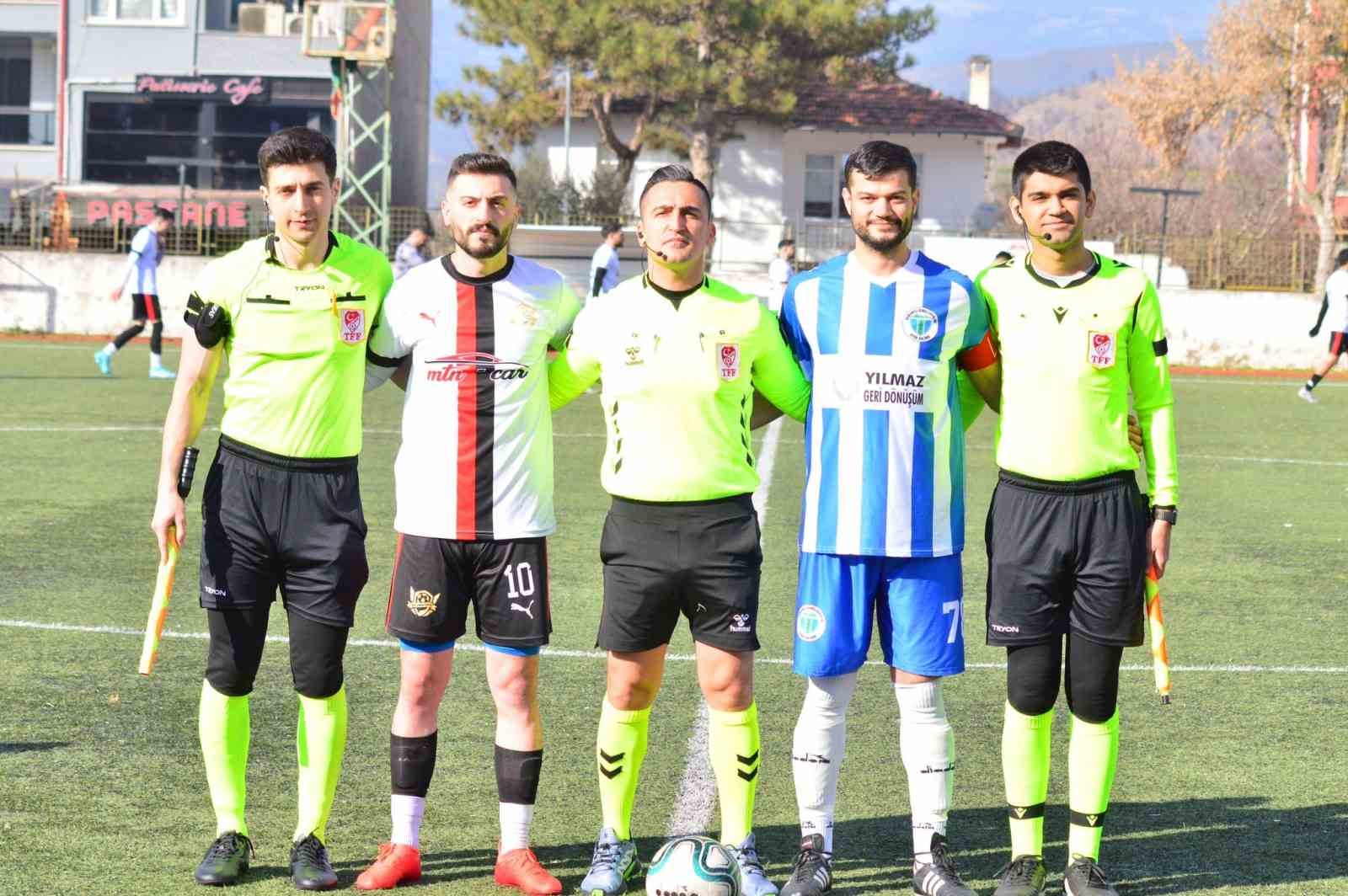 Osmaneli Gençlerbirliği Spor ligde fırtına gibi esiyor
Osmaneli Gençlerbirliği Spor ligde fırtına gibi esiyor