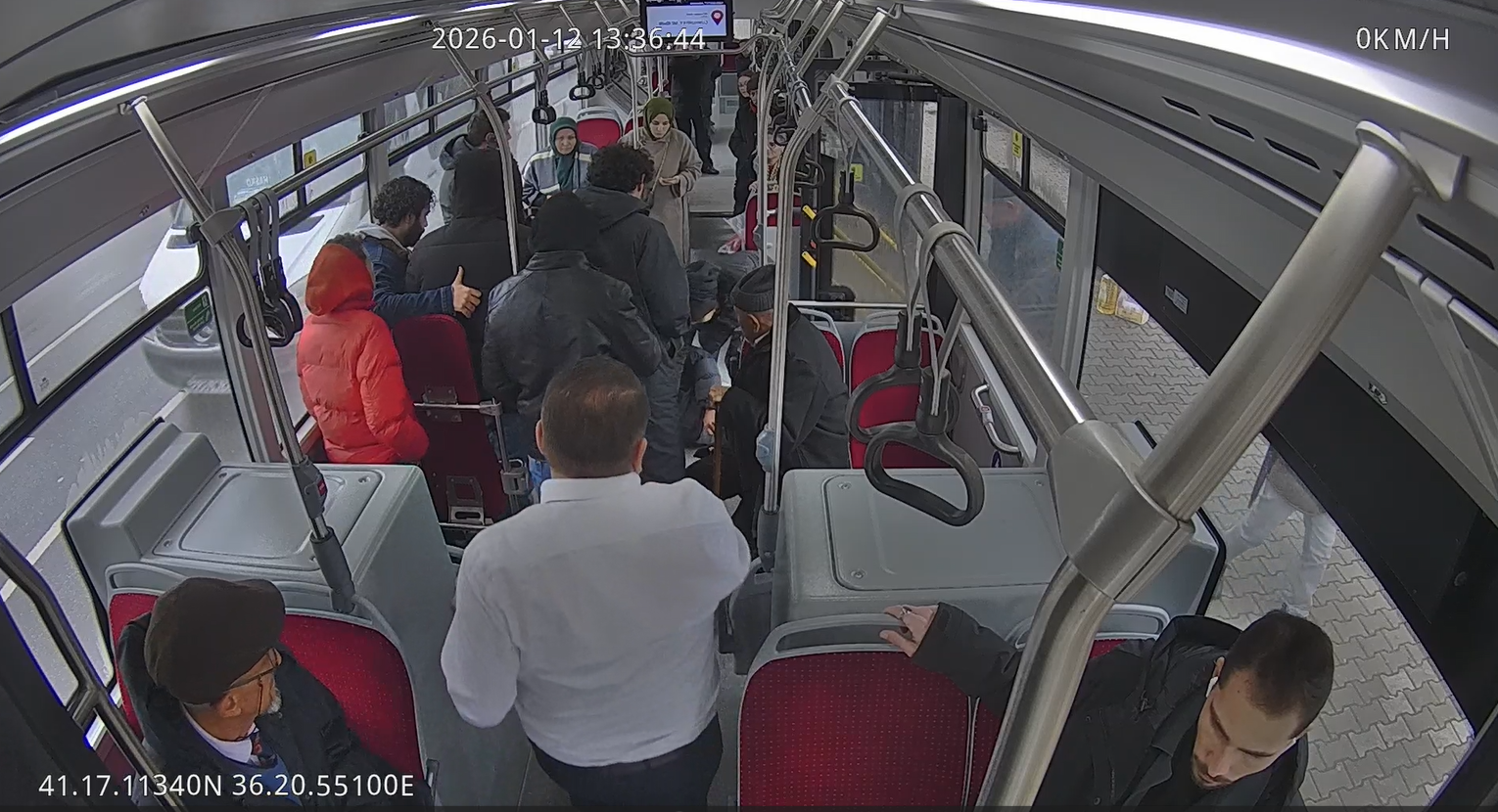 Otobüs şoförü rahatsızlanan yolcuyu hastaneye yetiştirdi
