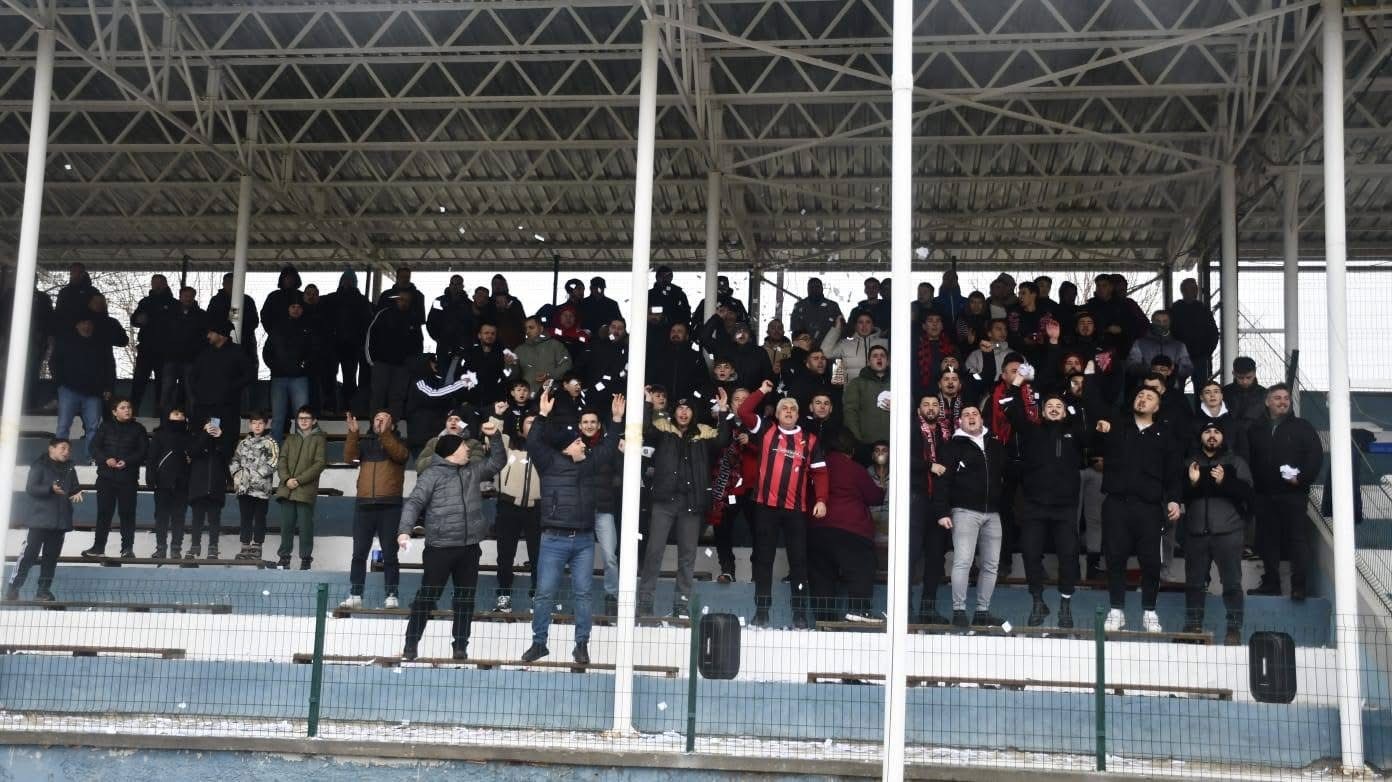 Pazaryeri derbisinin kazananı Karaköyspor oldu
Pazaryeri derbisinin kazananı Karaköyspor oldu