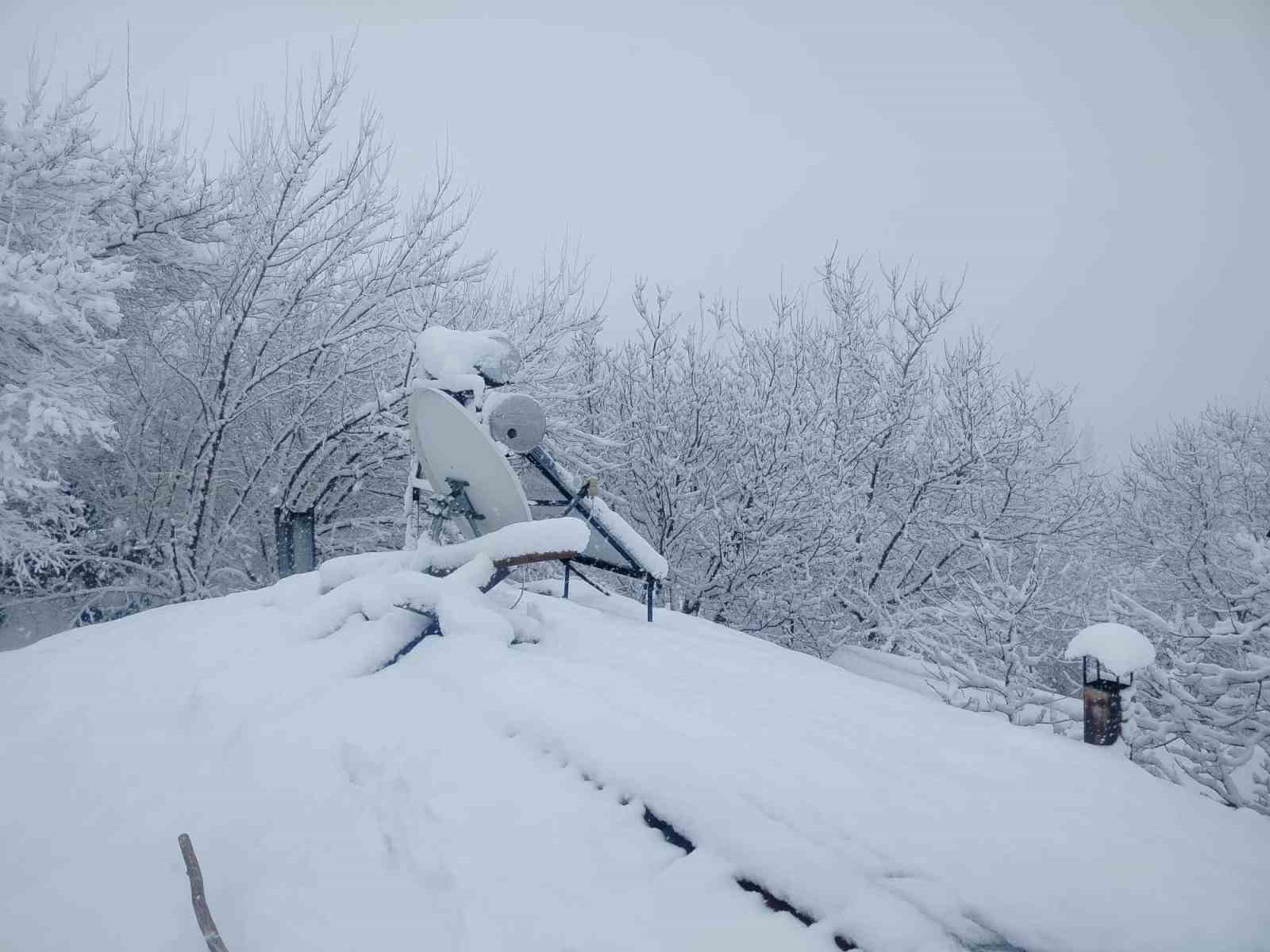 Pütürge’de kar kalınlığı 1 metreye yaklaştı
