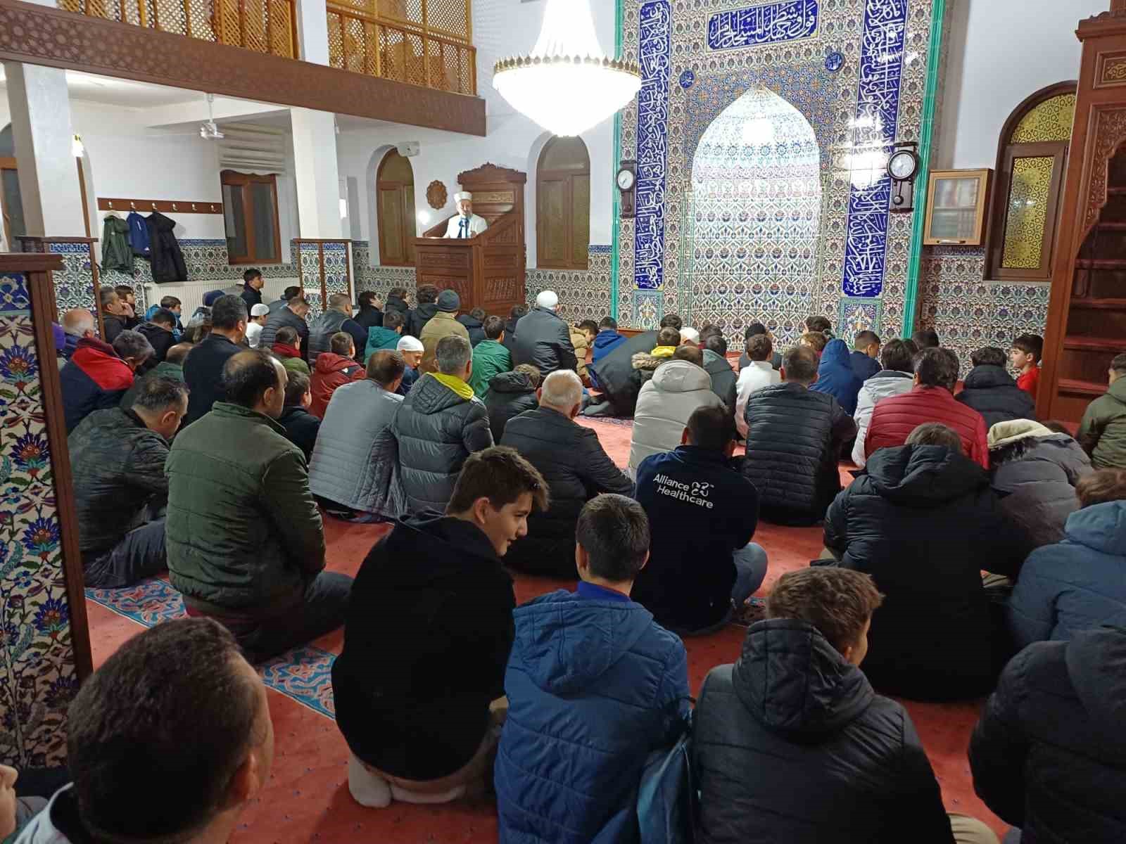Salihli’de sabah namazı buluşması yoğun ilgi gördü
