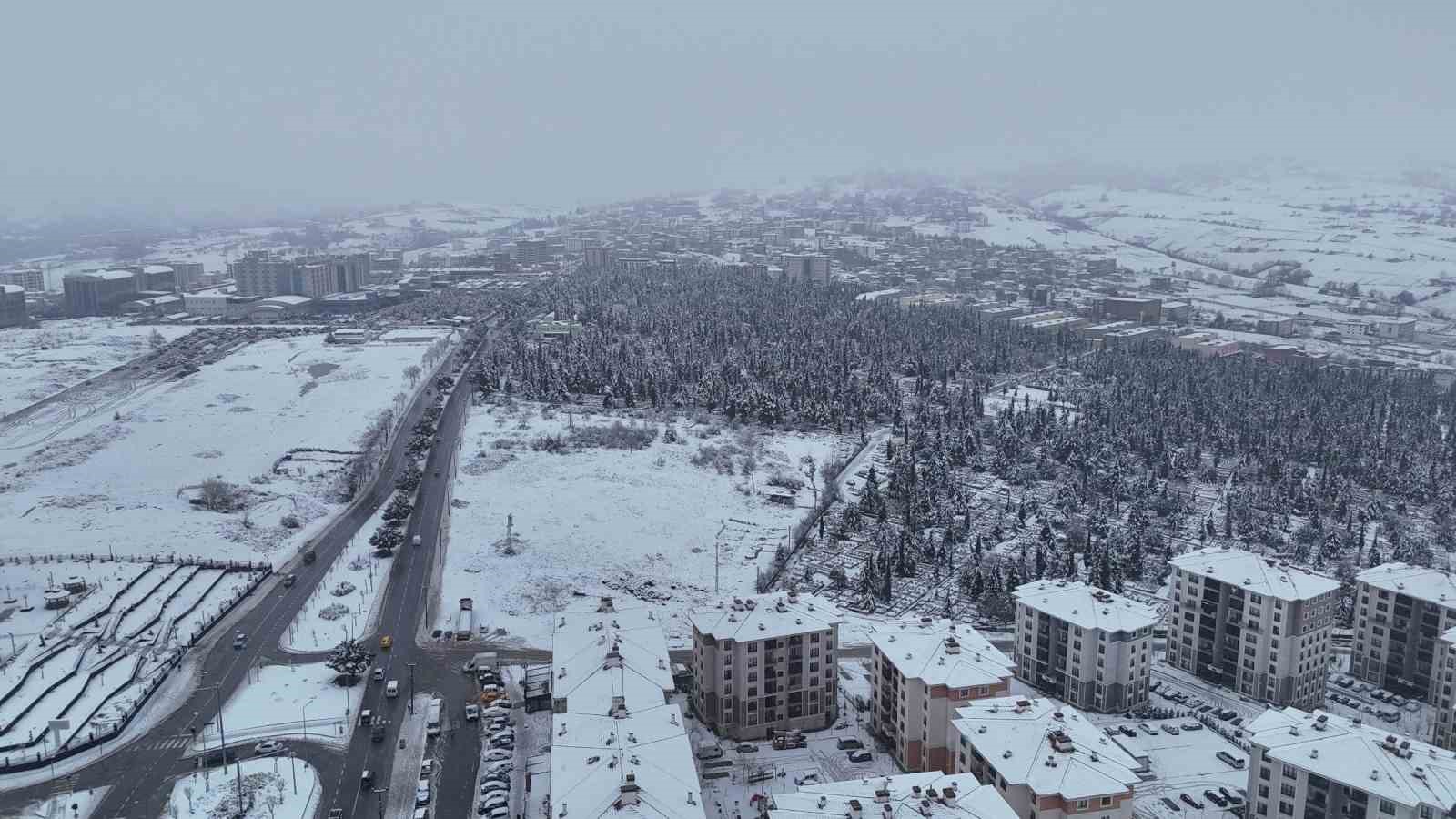 Samsun’u Balkan soğuğu vurdu: Yükseklerde kar 50 santime ulaştı
Samsun’u Balkan soğuğu vurdu: Yükseklerde kar 50 santime ulaştı