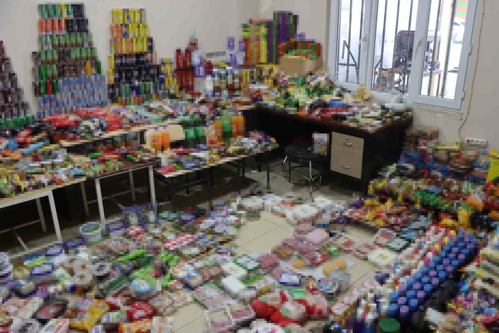 Şanlıurfa’da 1 buçuk milyon TL’lik tarihi geçmiş ürünler ele geçirildi
Şanlıurfa’da 1 buçuk milyon TL’lik tarihi geçmiş ürünler ele geçirildi