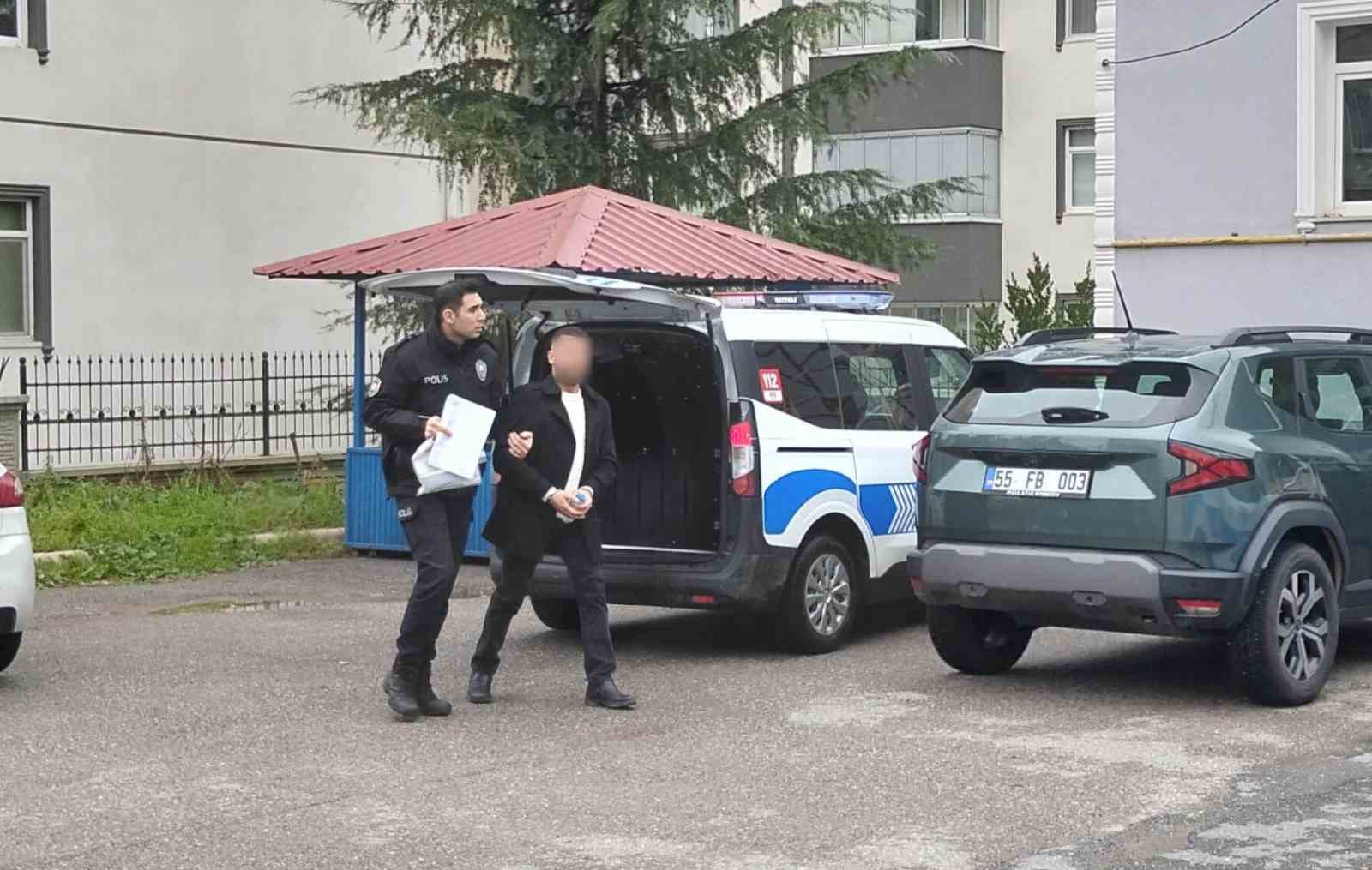 Silahlı saldırı şüphelisi teslim oldu
Silahlı saldırı şüphelisi teslim oldu