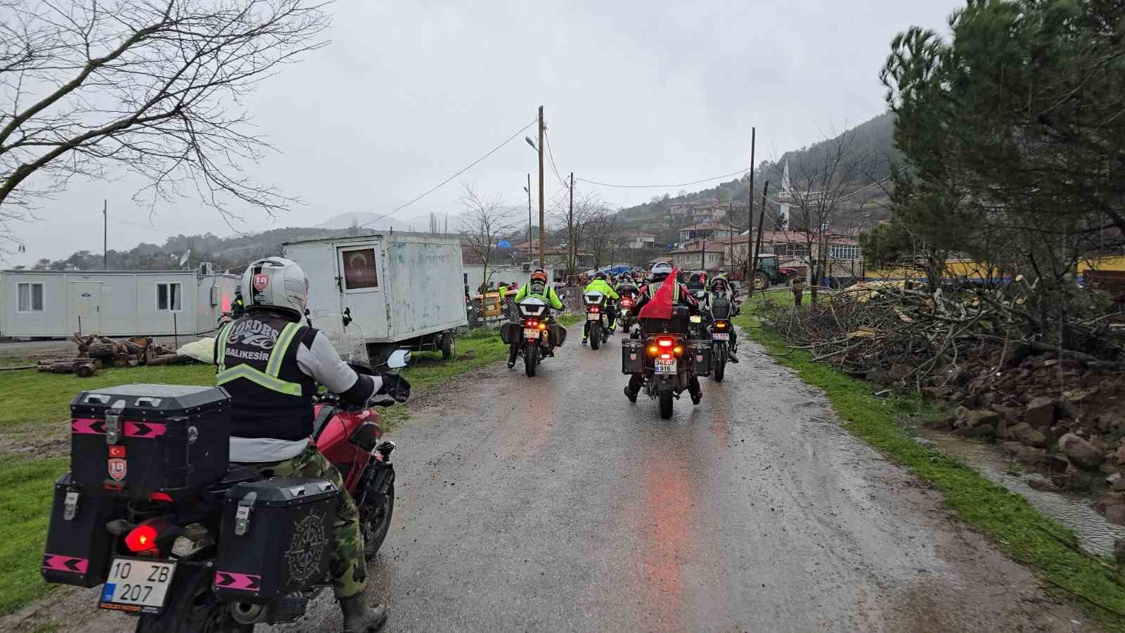 Sındırgı’da depremzedelere motorcu morali
