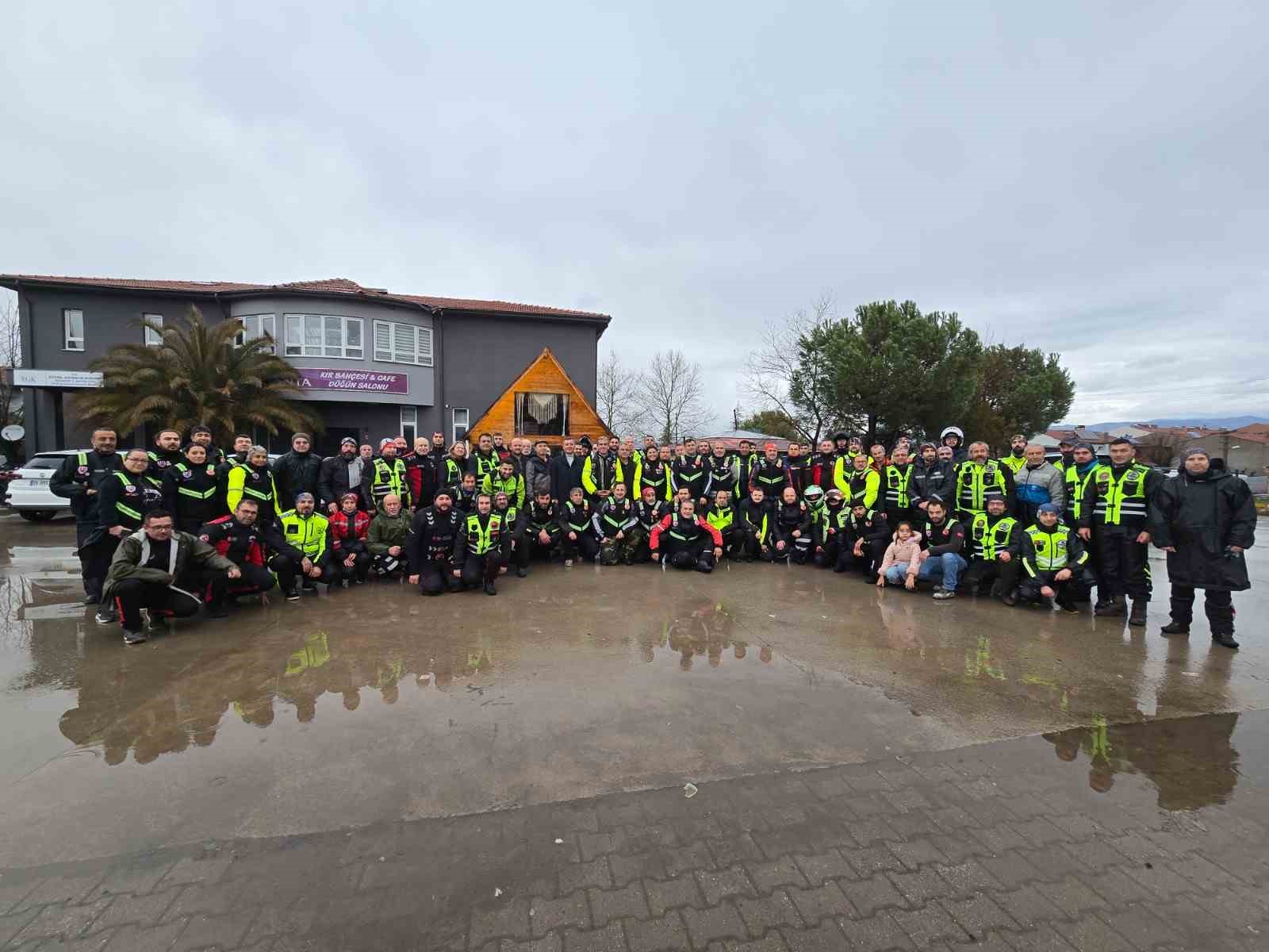 Sındırgı’da depremzedelere motorcu morali
