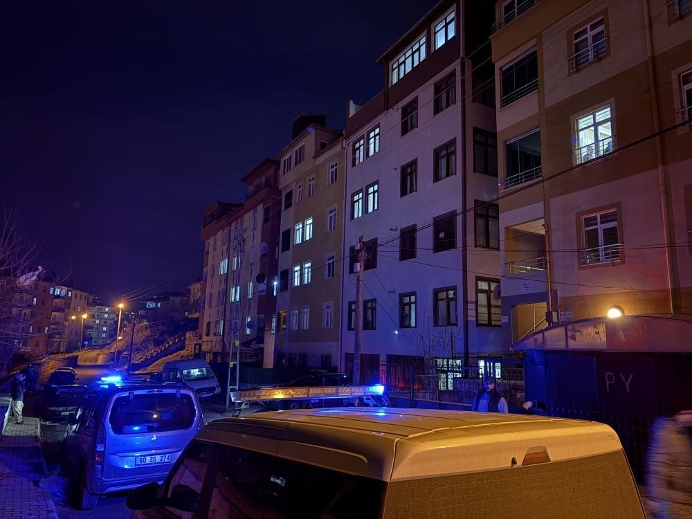 Tartıştığı erkek arkadaşını banyoda bıçaklayarak öldüren kadın tutuklandı
Tartıştığı erkek arkadaşını banyoda bıçaklayarak öldüren kadın tutuklandı