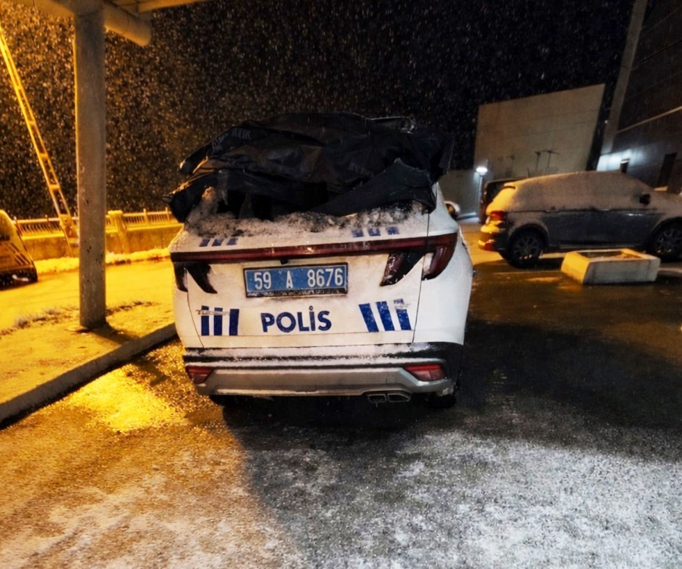 Tekirdağ’da baltalı saldırgan 3 araca zarar verdi
Tekirdağ’da baltalı saldırgan 3 araca zarar verdi